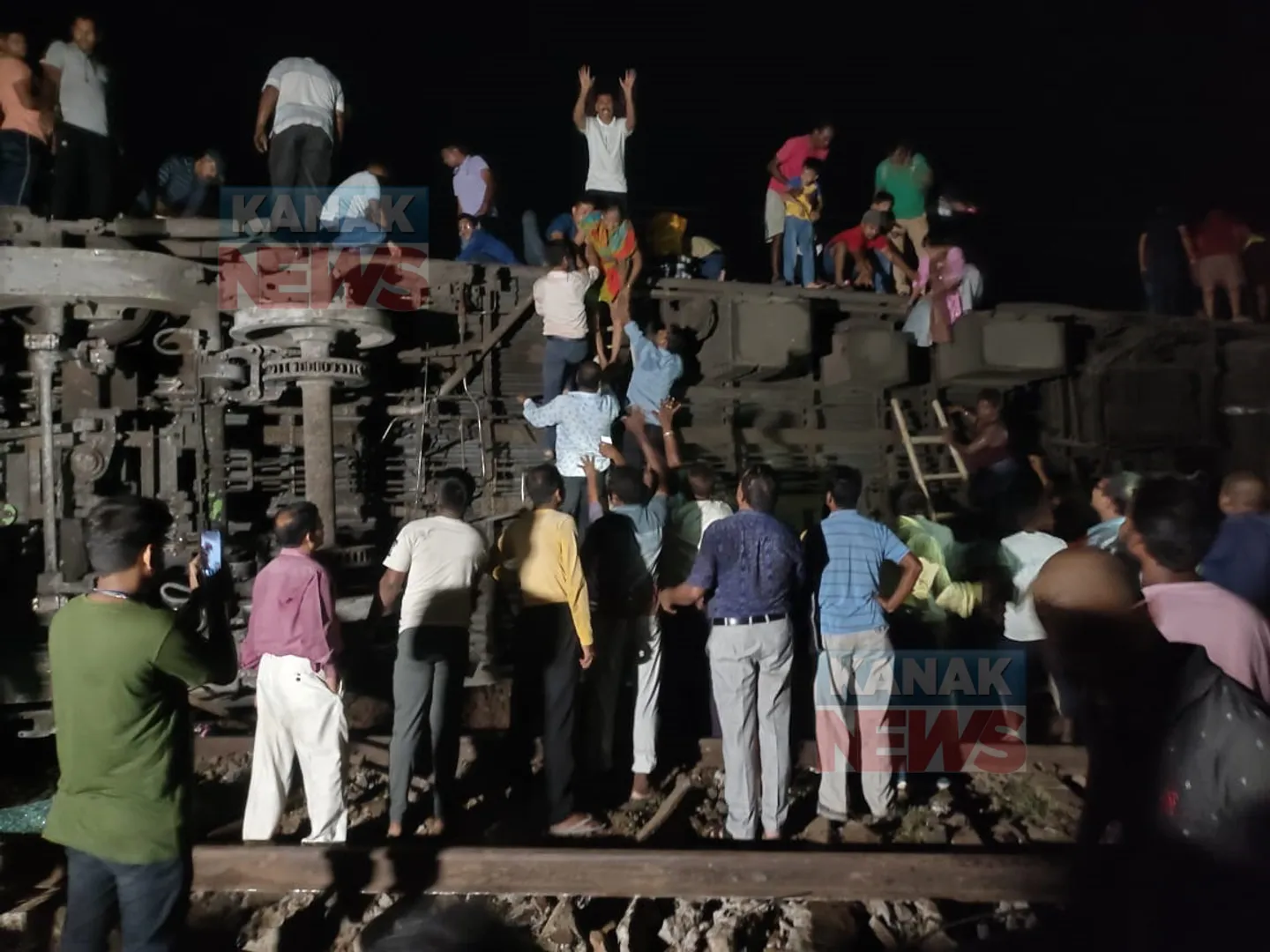 ବାହାନଗାରେ ଏକ୍ସପ୍ରେସ ଟ୍ରେନ ଦୁର୍ଘଟଣାଗ୍ରସ୍ତ। ଅନେକ ଯାତ୍ରୀ ଆହତ