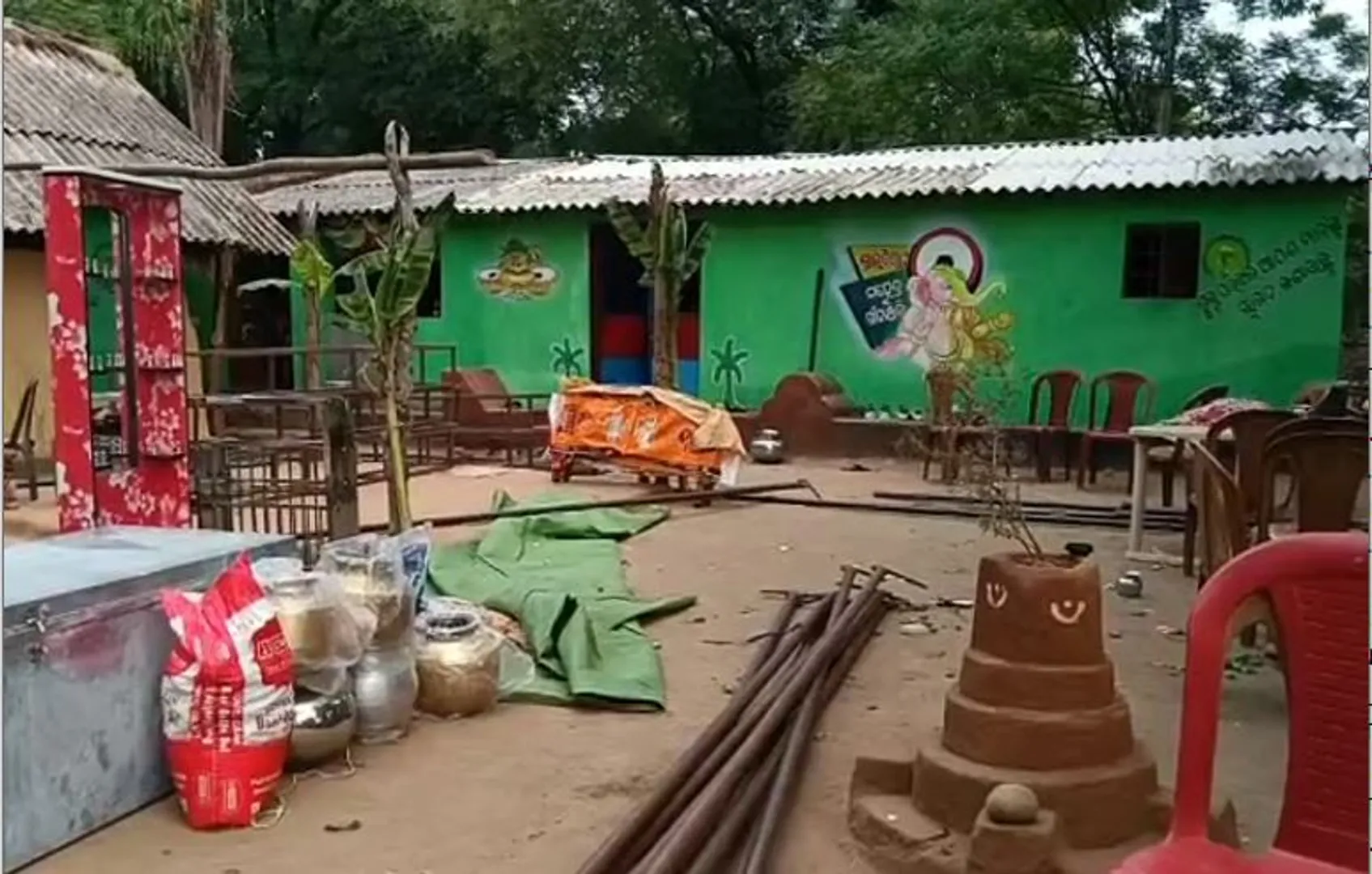 ବ୍ରତଘର ହେବ କହି ବାହା ହୋଇଗଲା ପ୍ରତାରକ ପ୍ରେମିକ। ଘର ଆଗରେ ପହଞ୍ଚିଗଲେ ପ୍ରେମିକା, ଯୁବତୀଙ୍କୁ ଦେଖି ଘର ଛାଡି ଫେରାର ବିବାହିତ ଯୁବକ