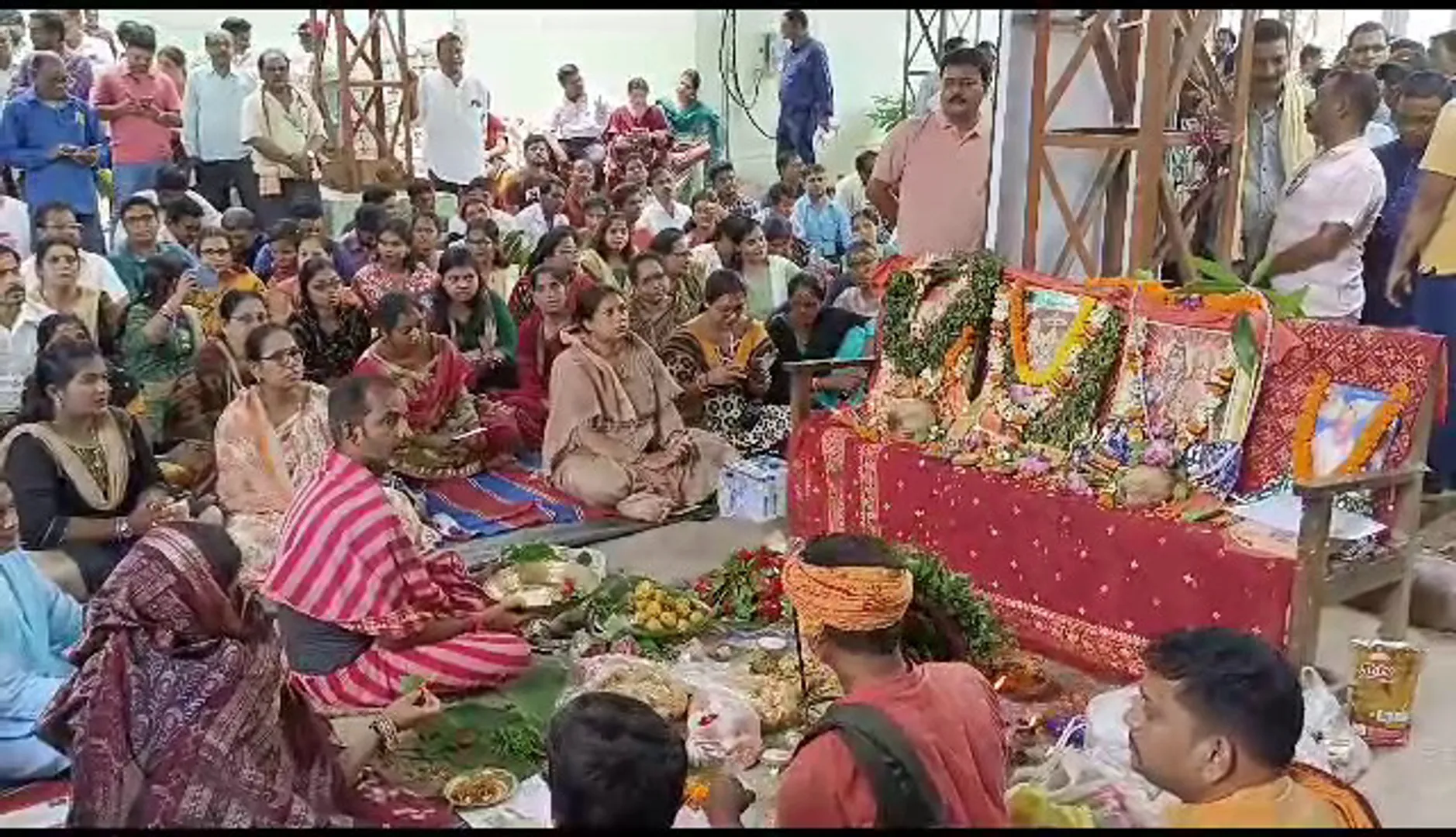 ‘ହନୁମାନ’ ଭରସାରେ ଅମଲା । ବ୍ରହ୍ମପୁରରେ ଅମଲାଙ୍କ ନିଆରା ପ୍ରତିବାଦ