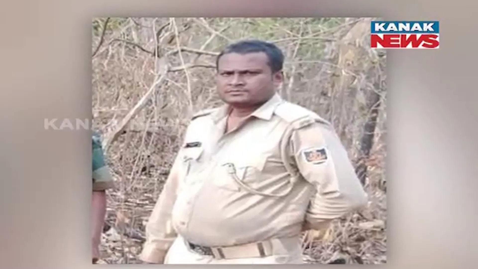 ଶିକାରୀ ଗୁଳିରେ ଫରେଷ୍ଟରଙ୍କ ମୃତ୍ୟୁ ପରେ ତେଜିଲା ବିବାଦ। ବନ କର୍ମଚାରୀ କହିଲେ, ଅତ୍ୟାଧୁନିକ ଅସ୍ତ୍ର ନଦେଲେ ଆମେ କରିବୁନି ଜଙ୍ଗଲ ଡ୍ୟୁଟି