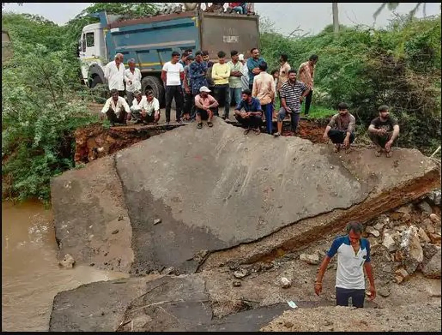 ଗୁଜରାଟର ୭ ଜିଲ୍ଲାରେ ବନ୍ୟା ପରିସ୍ଥିତି, ୩୦ ଘଣ୍ଟା ମଧ୍ୟରେ ଗଲାଣି ୧୦ ଜୀବନ
