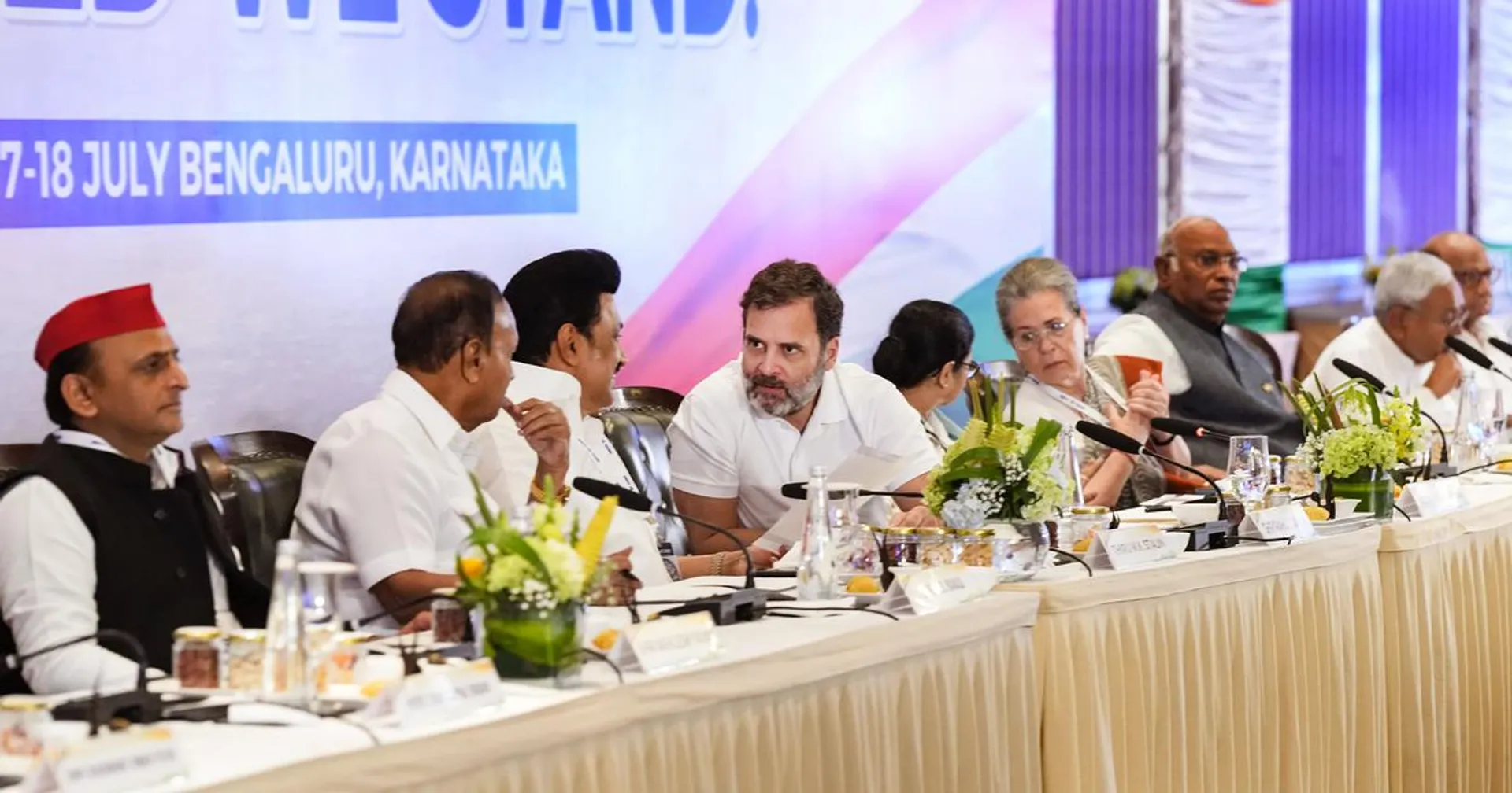 ୪ଟି ରଙ୍ଗ, ଇଟାଲିକ୍ ଫଣ୍ଟ ଷ୍ଟାଇଲ!ଆସିପାରେ ବିରୋଧୀ ମେଣ୍ଟ ଇଣ୍ଡିଆର ଲୋଗୋ, ମୁମ୍ବାଇ ବୈଠକରେ ହୋଇପାରେ ଅନାବରଣ ।