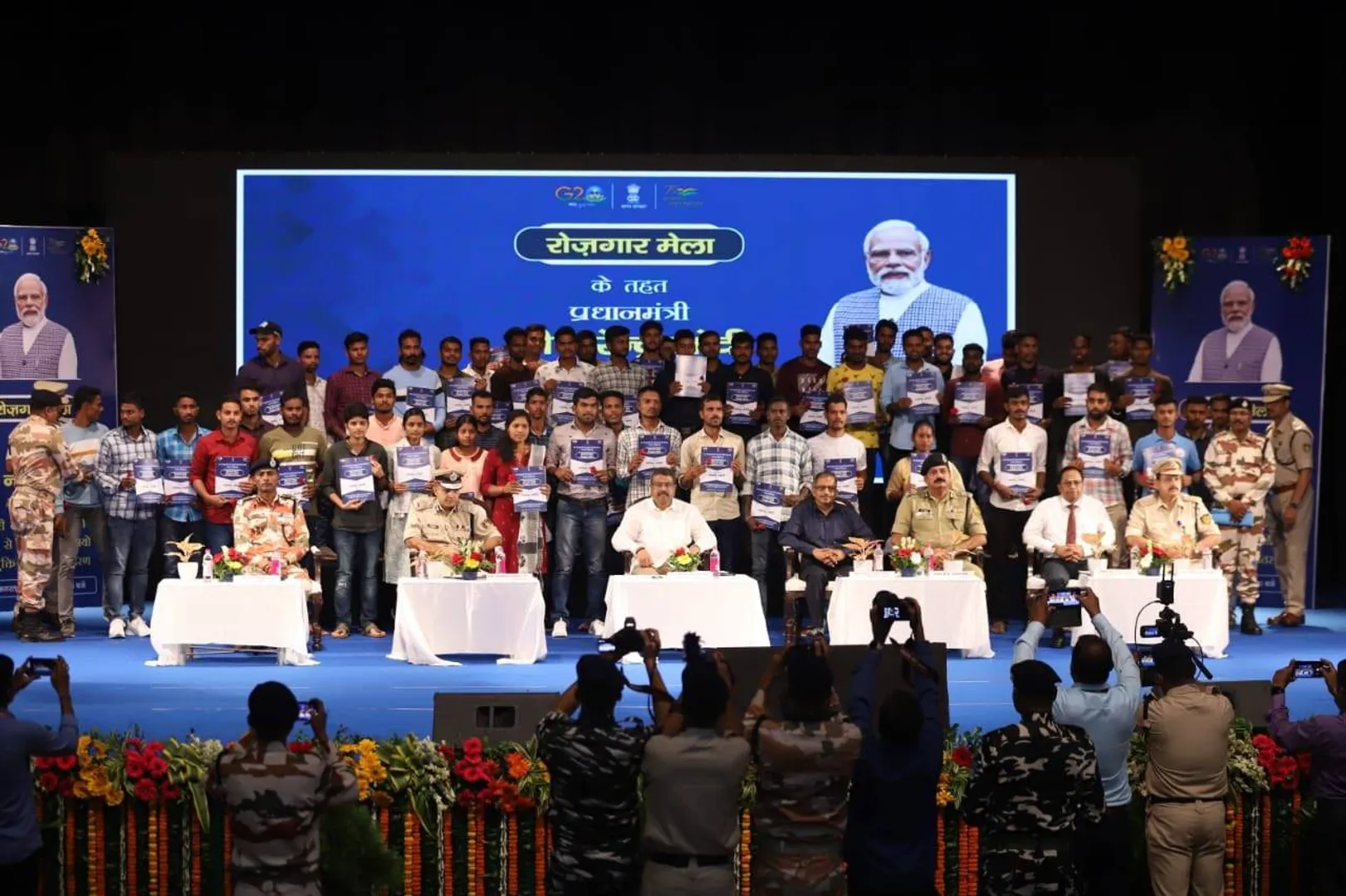 ପ୍ରଧାନମନ୍ତ୍ରୀ ମୋଦୀ ବାଣ୍ଟିଲେ ନିଯୁକ୍ତି ପତ୍ର। ଭୁବନେଶ୍ୱର ସମେତ ସାରା ଦେଶର ୪୫ଟି ସ୍ଥାନରେ ରୋଜଗାର ମେଳା