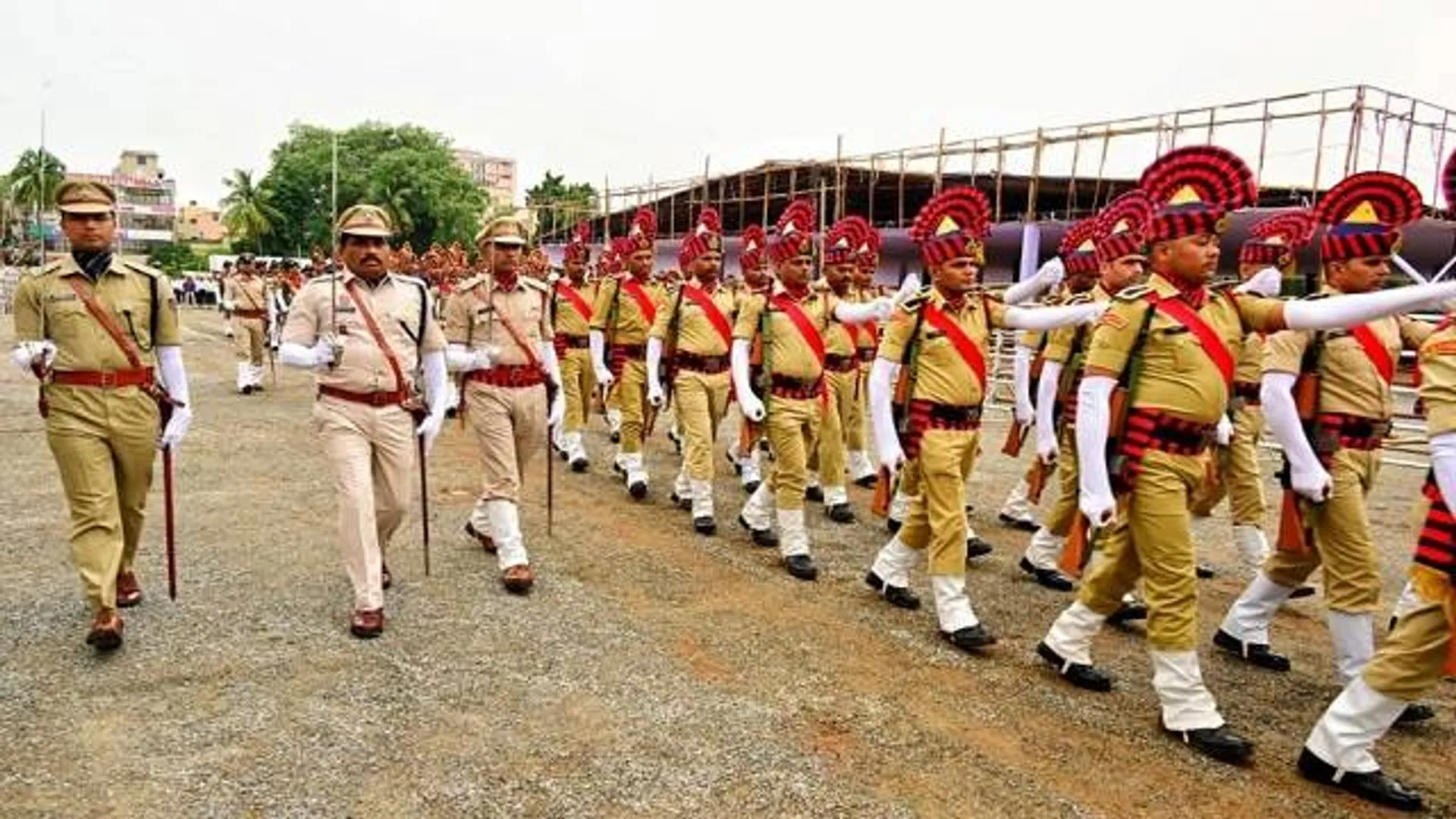 ୭୭ତମ ସ୍ୱାଧୀନତା ଦିବସ ପାଇଁ ପ୍ରସ୍ତୁତି, ପ୍ରଦର୍ଶନୀ ପଡ଼ିଆରେ ଫୁଲଡ୍ରେସ୍ ରିହରସାଲ