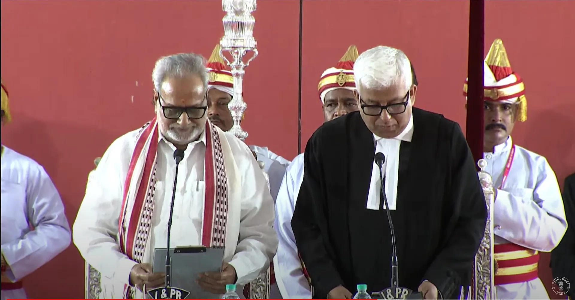 ହାଇକୋର୍ଟର ମୁଖ୍ୟ ବିଚାରପତି ଭାବେ ଶପଥ ନେଲେ ଜଷ୍ଟିସ ଶୁଭାଶିଷ ତାଳପତ୍ର । ଶପଥପାଠ କରାଇଲେ ରାଜ୍ୟପାଳ ।