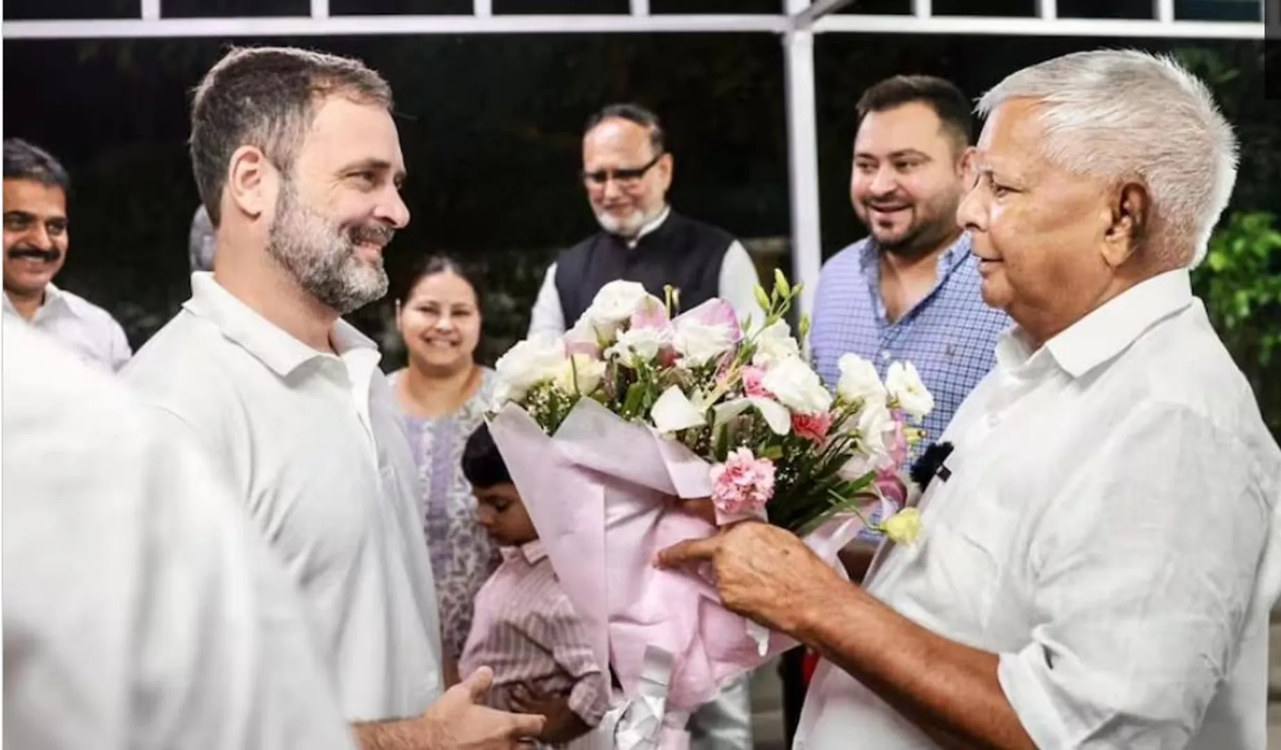 ‘ଏକାଠୀ ବସିଲେ, ଚମ୍ପାରଣ ମଟନ ଖାଇଲେ’... ଦିଲ୍ଲୀରେ ରାହୁଲ ଗାନ୍ଧୀଙ୍କୁ ଅତିଥି ଚର୍ଚ୍ଚା କଲେ ଲାଲୁ ଯାଦବ