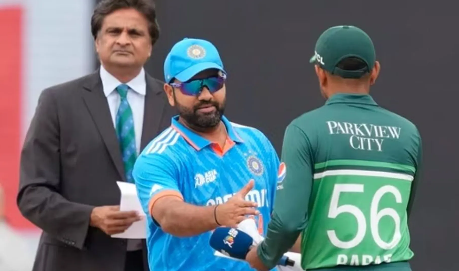 ଏସିଆ କପରେ ଭାରତ-ପାକିସ୍ତାନ ମ୍ୟାଚ୍ । ଟସ୍ ଜିତି ପାକିସ୍ତାନର ବୋଲିଂ ନିଷ୍ପତ୍ତି । ପ୍ରଥମେ ବ୍ୟାଟିଂ କରିବ ଭାରତ ।