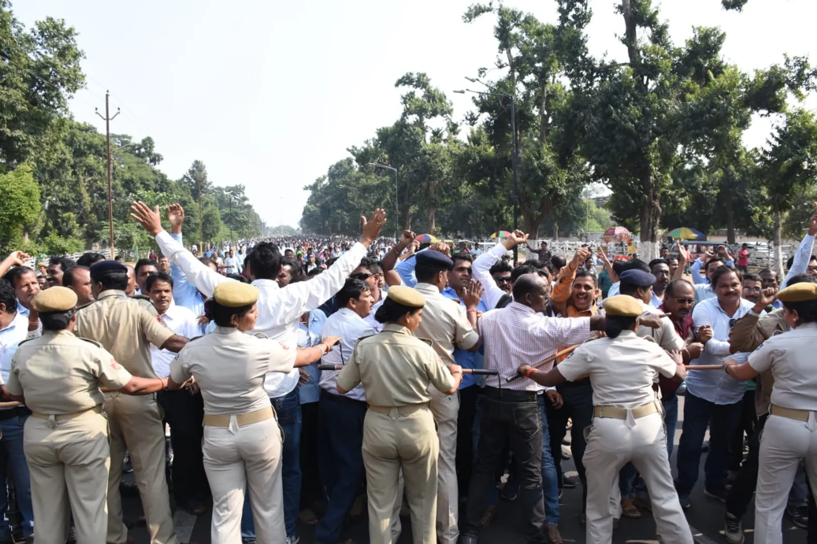ସ୍ଥଗିତ ରହିଲା ପ୍ରାଥମିକ ଶିକ୍ଷକଙ୍କ ଆନ୍ଦୋଳନ । ଆନ୍ଦୋଳନ ସ୍ଥଗିତ ନେଇ ନିଖିଳ ଉତ୍କଳ ପ୍ରାଥମିକ ଶିକ୍ଷକ ସଂଘର ଘୋଷଣା