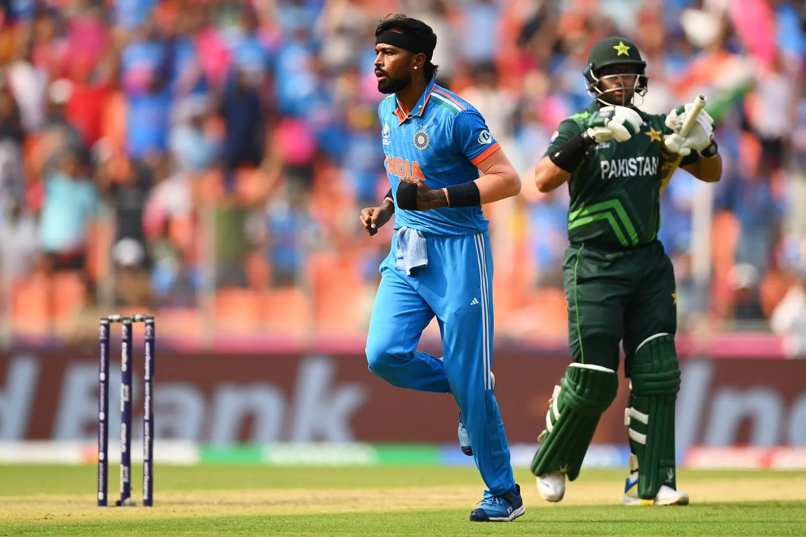 ଇମାମଙ୍କ ୱିକେଟ ନେବା ପୂର୍ବରୁ ମୁହଁ ପାଖକୁ ବଲ ନେଇ କଣ କହୁଥିଲେ ପାଣ୍ଡ୍ୟା? ମ୍ୟାଚ୍ ପରେ ନିଜେ କଲେ ଖୁଲାସା ।