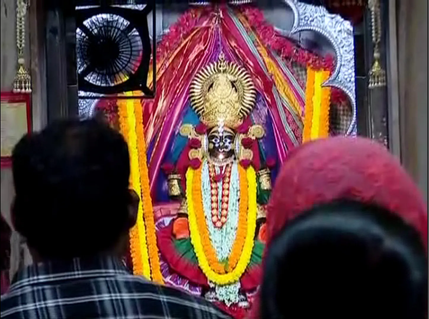 ଶକ୍ତିପୀଠରେ ଶ୍ରଦ୍ଧାଳୁଙ୍କ ଭିଡ଼ । ନବରାତ୍ରରେ ବିଭିନ୍ନ ବେଶରେ ଦର୍ଶନ ଦେଉଛନ୍ତି ମାଆ ।