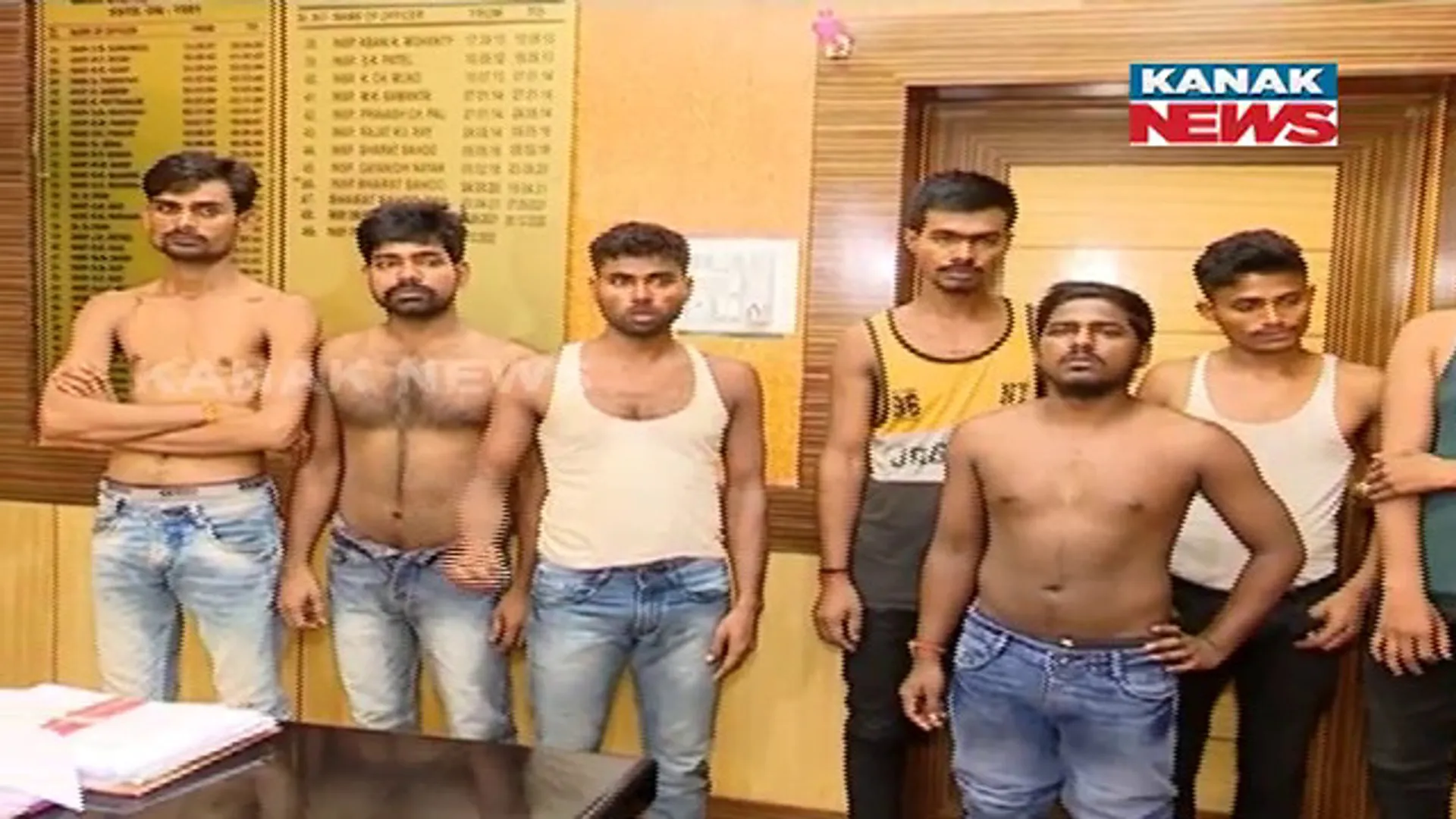 ଭିଡର ସୁଯୋଗ ନେଇ କରୁଛନ୍ତି ଲୁଟ୍ । ଅଭିଯୋଗ ପରେ ଆକ୍ସନରେ କମିଶନରେଟ୍ ପୋଲିସ୍, ୬ମହିଳା ସମେତ ୨୬ଜଣଙ୍କୁ ଧରି ଚଳାଇଛି ତଦନ୍ତ ।