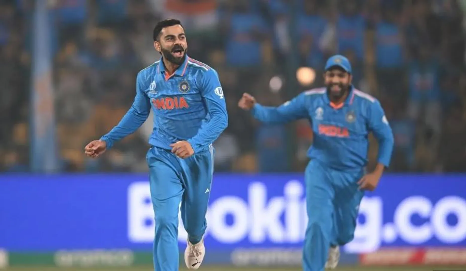 ପ୍ରଂଶସକଙ୍କ ଡିମାଣ୍ଡ, ପୂରା କଲେ ରୋହିତ-ବିରାଟ । ବିଶ୍ୱକପରେ ପ୍ରଥମଥର ଦେଖିବାକୁ ମିଳିଲା ଏମିତି, ଝୁମିଲା ପୂରା ଷ୍ଟାଡିୟମ ।