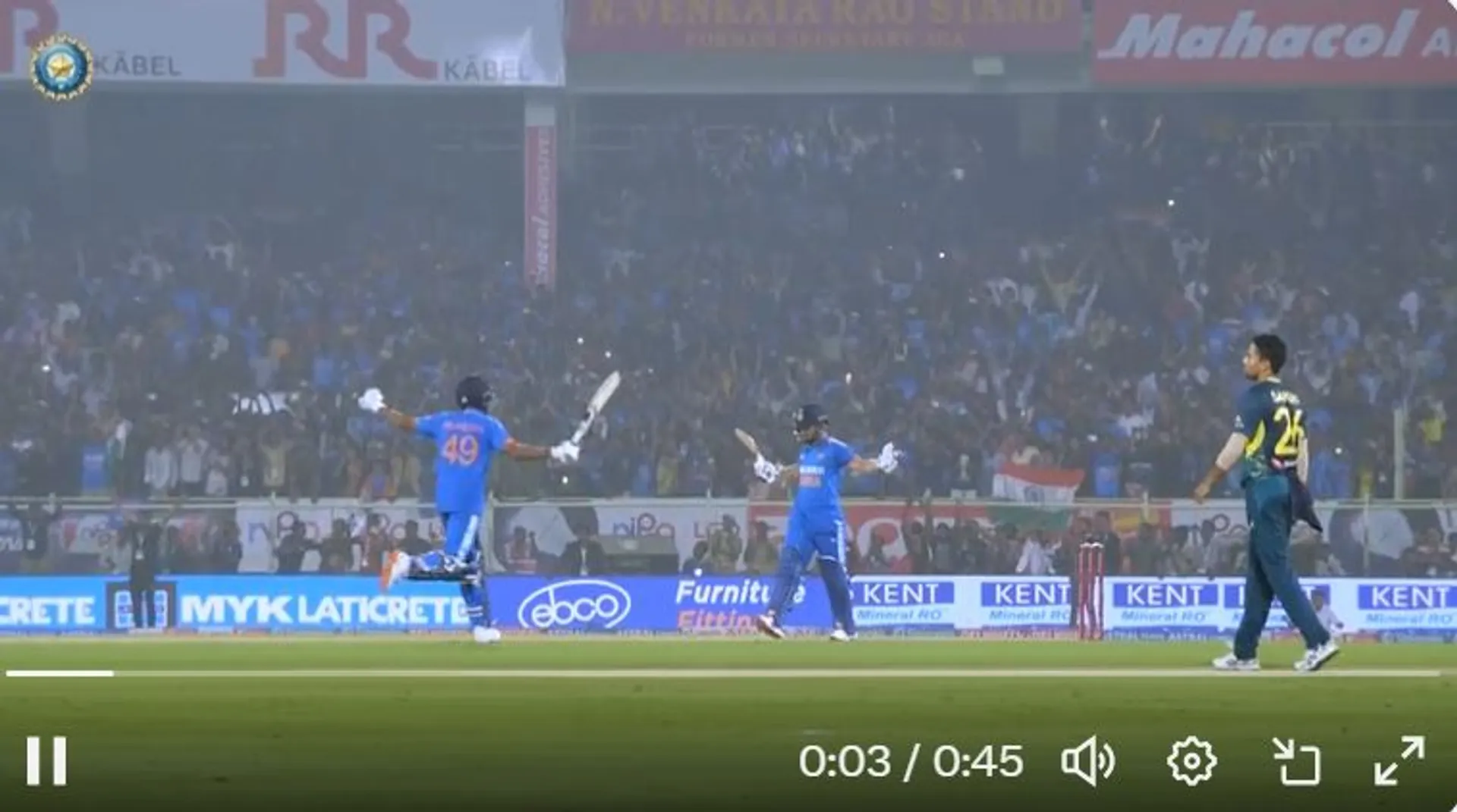 ବିଶ୍ୱକପ୍ ଫାଇନାଲ୍ ପରାଜୟ ପରେ ଭାରତର ରୋମାଞ୍ଚକର ବିଜୟ । ଅଷ୍ଟ୍ରେଲିଆ ବିପକ୍ଷ ପ୍ରଥମ ଟି-୨୦କୁ ୨ ୱିକେଟରେ ଜିତିଲା ଟିମ୍ ଇଣ୍ଡିଆ ।