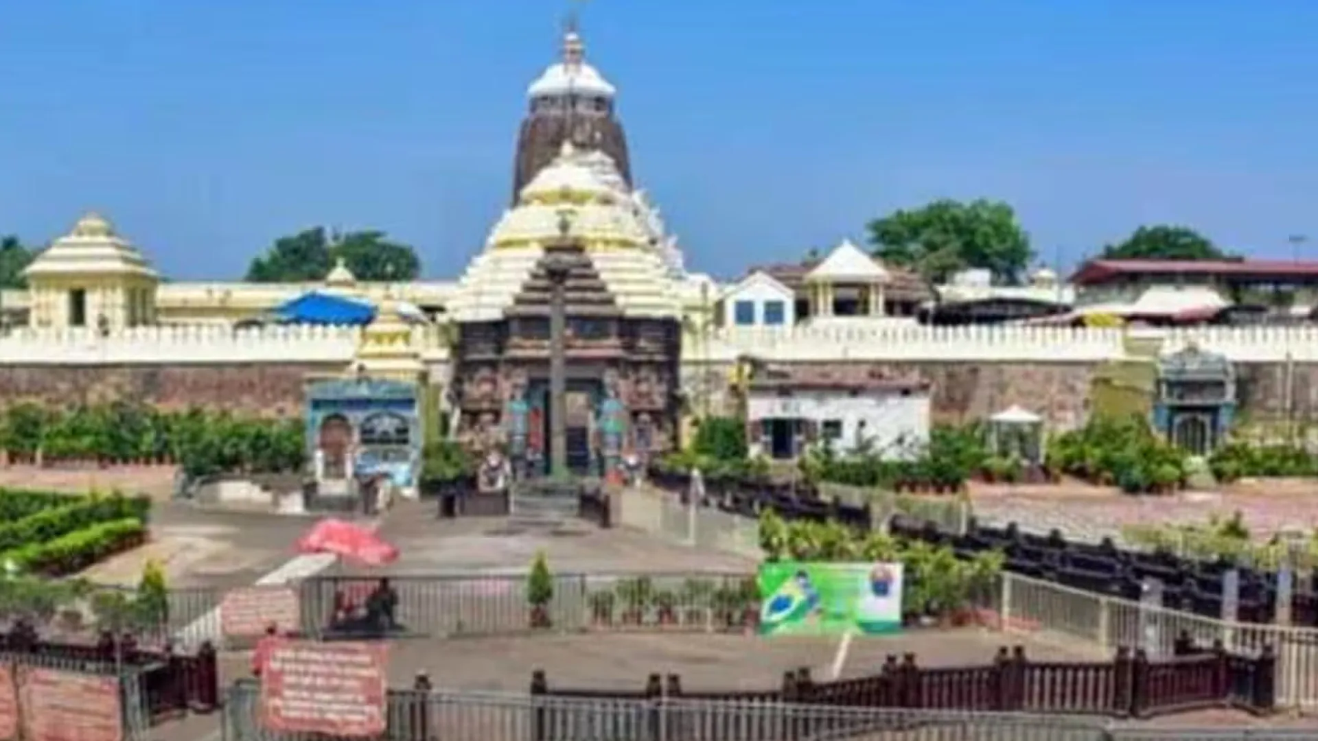 ମନମୋହୁଛି ଶ୍ରୀମନ୍ଦିର ଚାରିପଟର ସବୁଜ ବଳୟ । ପର୍ଯ୍ୟଟକ ଓ ଶ୍ରଦ୍ଧାଳୁଙ୍କ ଭିତରେ ସୃଷ୍ଟି କରୁଛି ଆଧାତ୍ମିକ ପରିବେଶ