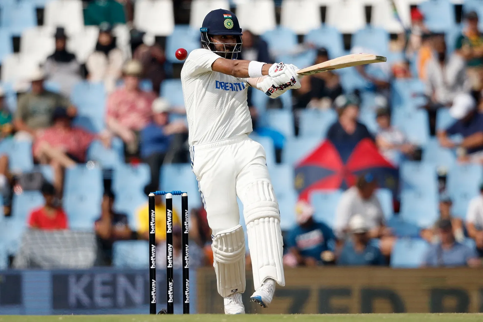 ରାହୁଲଙ୍କ ଲଢୁଆ ଶତକ, ୨୪୫ ରନରେ ଅଲଆଉଟ ହେଲା ଟିମ୍ ଇଣ୍ଡିଆ । ୨ ବର୍ଷ ପରେ ସେହି ସମାନ ଗ୍ରାଉଣ୍ଡରେ ଶତକ ମାରିଲେ ରାହୁଲ ।