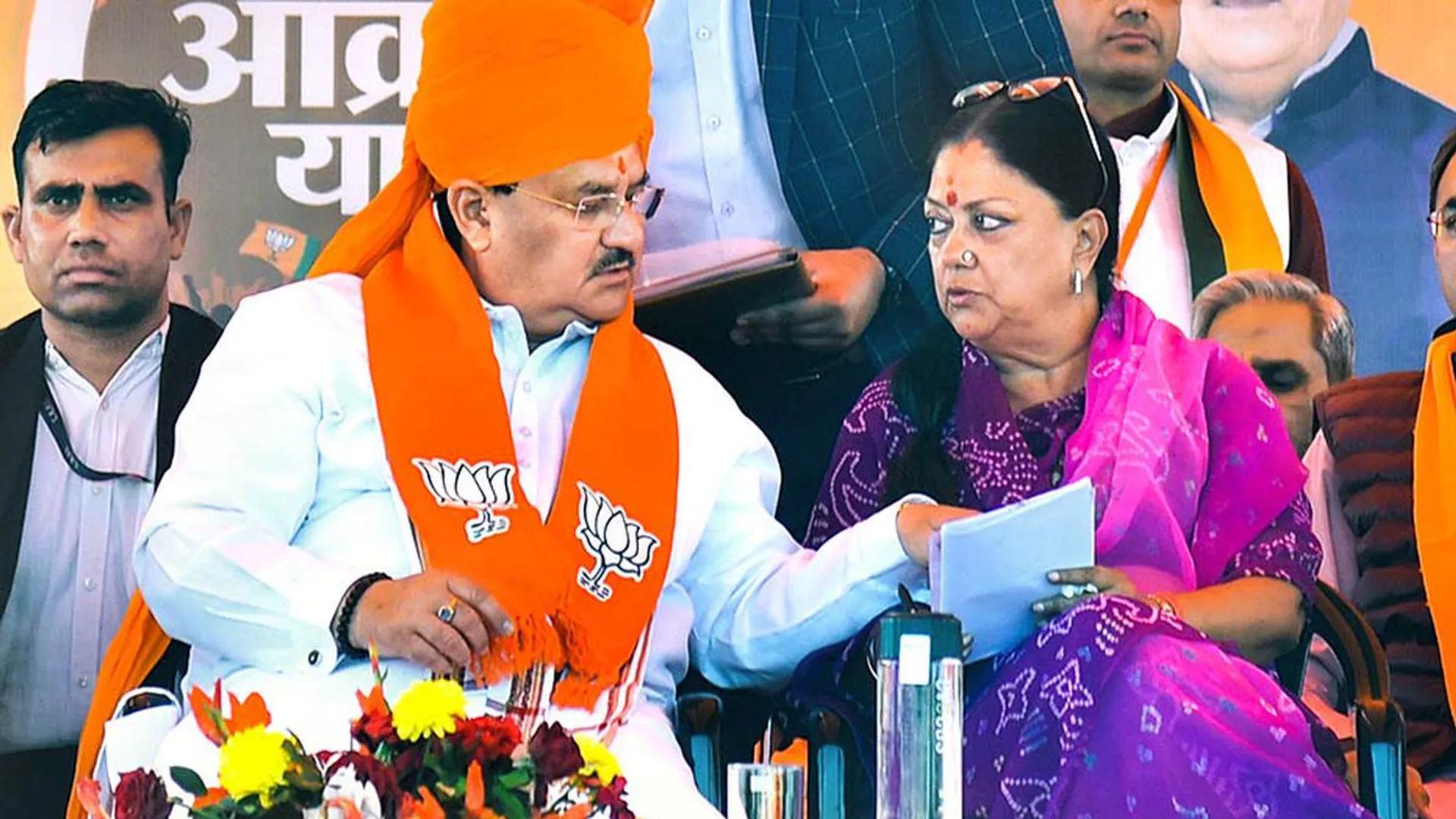 ବର୍ଷକ ପାଇଁ ମୁଖ୍ୟମନ୍ତ୍ରୀ ପଦ ମାଗିଲେ ବସୁନ୍ଧରା, ବାଚସ୍ପତି ହେବାକୁ କରିଦେଲେ ମନା! ରାଜସ୍ଥାନ ମୁଖ୍ୟମନ୍ତ୍ରୀ ଚୟନ ପୂର୍ବରୁ ଜାତୀୟ ଗଣମାଧ୍ୟମର ରିପୋର୍ଟ ବଢାଇଲା ଚର୍ଚ୍ଚା ।