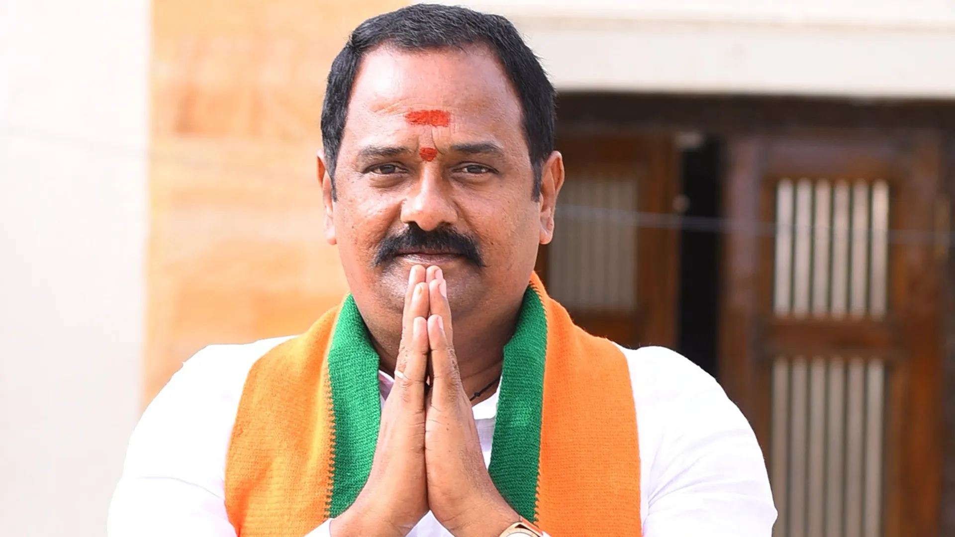 କଟପଲ୍ଲୀ ଭେଙ୍କଟ ରମଣ ରେଡ୍ଡୀ । ଏକାସଙ୍ଗରେ କେସିଆର ଓ ରେବନ୍ତଙ୍କୁ ଦେଲେ ମାତ୍, କାମାରେଡ୍ଡୀ ଆସନକୁ ଅକ୍ତିଆର କଲା ବିଜେପି ।