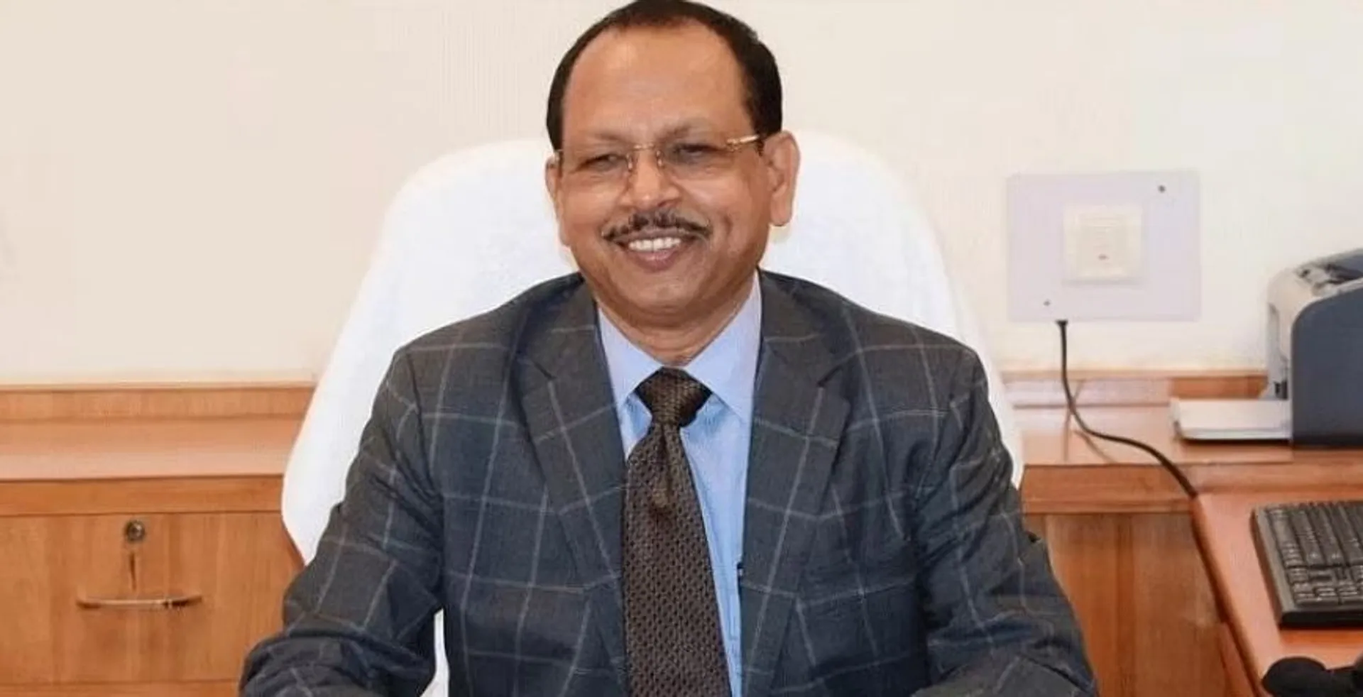ବଢ଼ିଲା ପ୍ରଦୀପ ଜେନାଙ୍କ କାର୍ଯ୍ୟକାଳ । ନିର୍ବାଚନ ସରିବା ପର୍ଯ୍ୟନ୍ତ ମୁଖ୍ୟ ଶାସନ ସଚିବ ପଦରେ ରହିବେ ପ୍ରଦୀପ ଜେନା ।