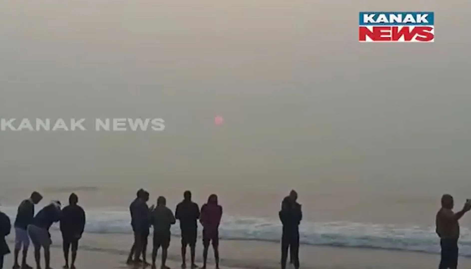 ବର୍ଷର ଶେଷ ସୂର୍ଯ୍ୟ ଉଦୟ ଦେଖିବାକୁ ସମୁଦ୍ର କୂଳରେ ପର୍ଯ୍ୟଟକଙ୍କ ଭିଡ଼ । ଆଜିଠୁ ଏସି ସେଡ ଦେଇ ମହାପ୍ରଭୁଙ୍କ ଦର୍ଶନ ପାଇଁ ଯିବେ ଶ୍ରଦ୍ଧାଳୁ ।