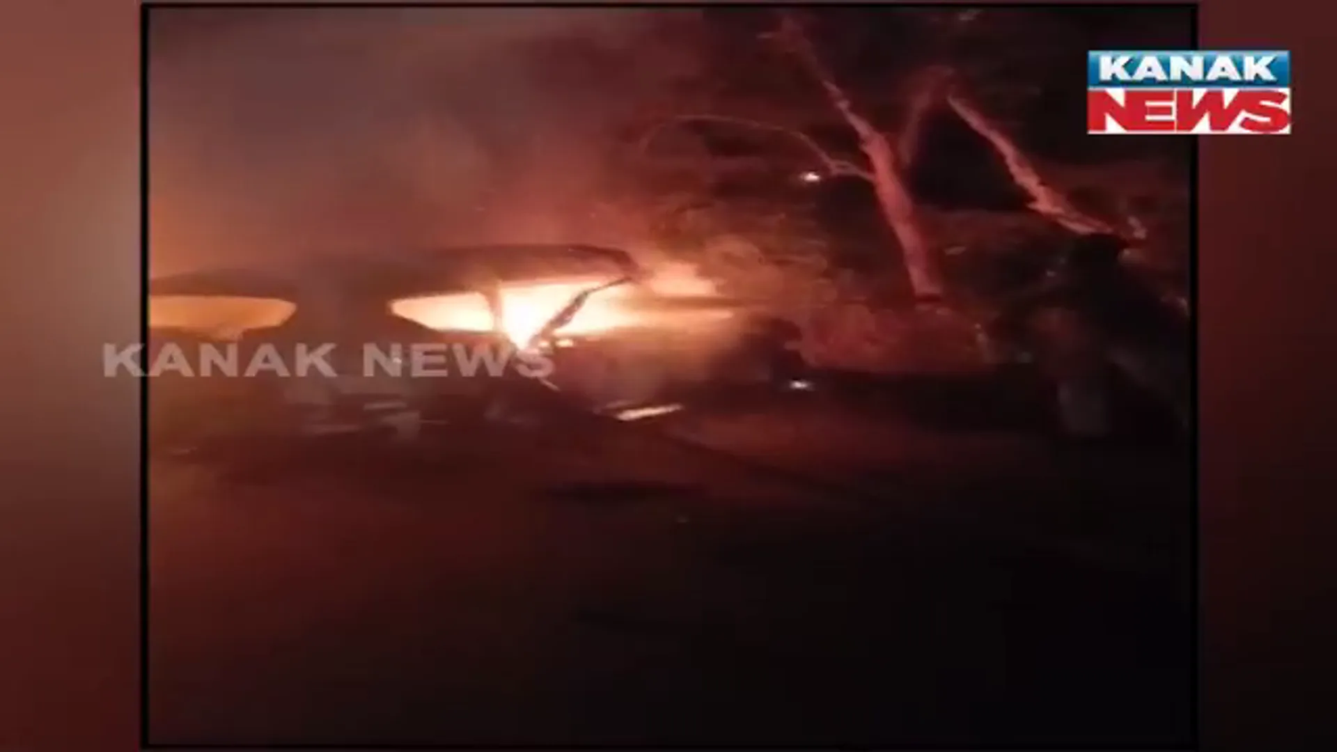 ବରେଲି-ନୈନିତାଲ ନ୍ୟାସନାଲ ହାଇୱେରେ ବଡ଼ ଦୁର୍ଘଟଣା । ଡମ୍ପରକୁ ଧକ୍କା ଦେବା ପରେ ଜଳିଗଲା କାର, ୮ଜଣ ଯାତ୍ରୀ ଜୀବନ୍ତ ଦଗ୍ଧ ।