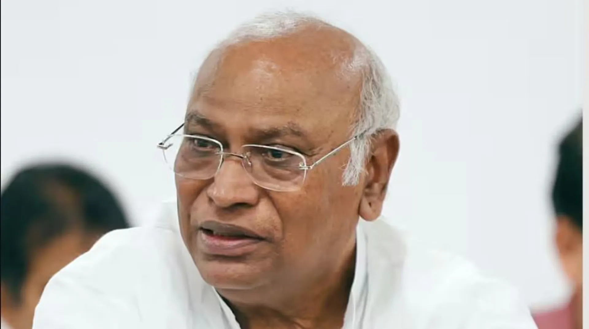 ୨୯ରେ ଓଡ଼ିଶା ଆସିବେ କଂଗ୍ରେସ ଅଧ୍ୟକ୍ଷ ମଲ୍ଲିକାର୍ଜୁନ ଖଡଗେ । ଦଳୀୟ ନେତାଙ୍କ ସହ କରିବେ ନିର୍ବାଚନୀ ରଣନୀତି ।