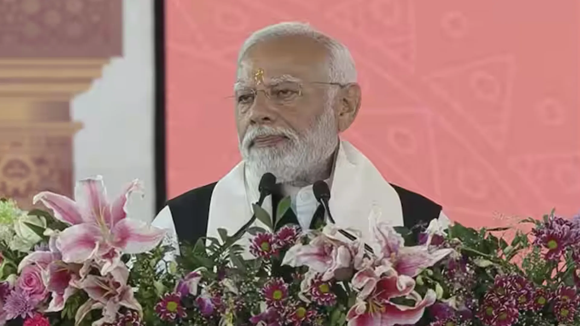 ଗୁଜରାଟରେ ପ୍ରଧାନମନ୍ତ୍ରୀ ମୋଦୀ , ଅହମଦାବାଦରେ ରୋଡ ଶୋ, ମେହସାଣ ବାଲିନାଥ ମନ୍ଦିରରେ କଲେ ଶିବ-ଆରାଧନା