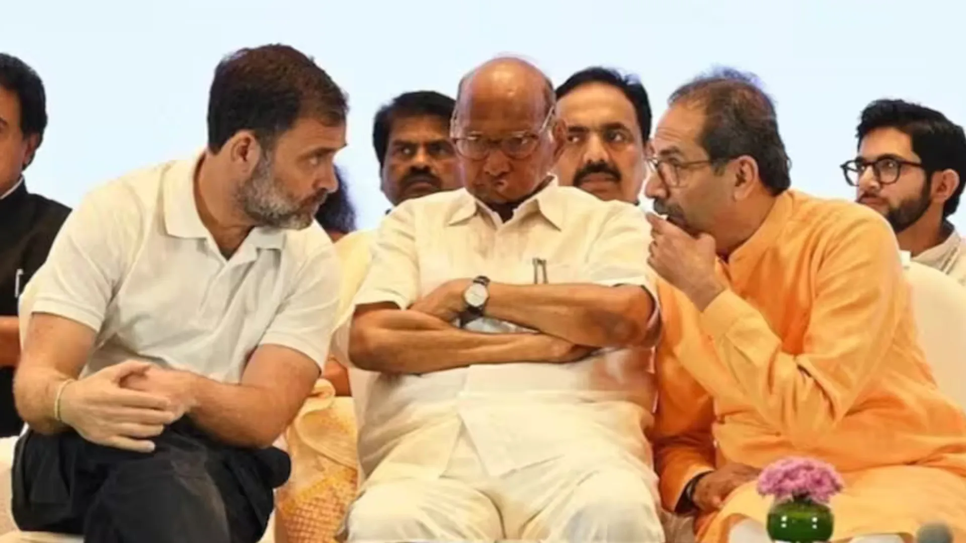 ଆସନ ଭାଗବଂଟାକୁ ନେଇ ମହାବିକାଶ ଅଘାଡି ମେଂଟରେ ଫାଟ । ଶିବସେନା ଉଦ୍ଧବ ଗୋଷ୍ଠୀର ପ୍ରାର୍ଥୀ ତାଲିକା ଘୋଷଣାକୁ କଂଗ୍ରେସର ବିରୋଧ