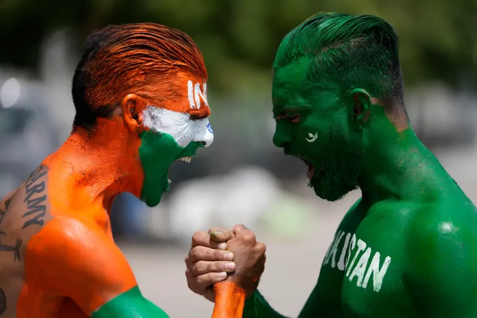 ଜୁନରେ ମ୍ୟାଚ୍, ଏବେଠୁ ଟିକେଟ ଶେଷ । ଟି-୨୦ ବିଶ୍ୱକପରେ ଭାରତ-ପାକିସ୍ତାନ ମ୍ୟାଚକୁ ନେଇ ଜବରଦସ୍ତ କ୍ରେଜ, ଟିକେଟ ମୂଲ୍ୟ ଶୁଣିଲେ ଆଶ୍ଚର୍ଯ୍ୟ ହେବେ ।