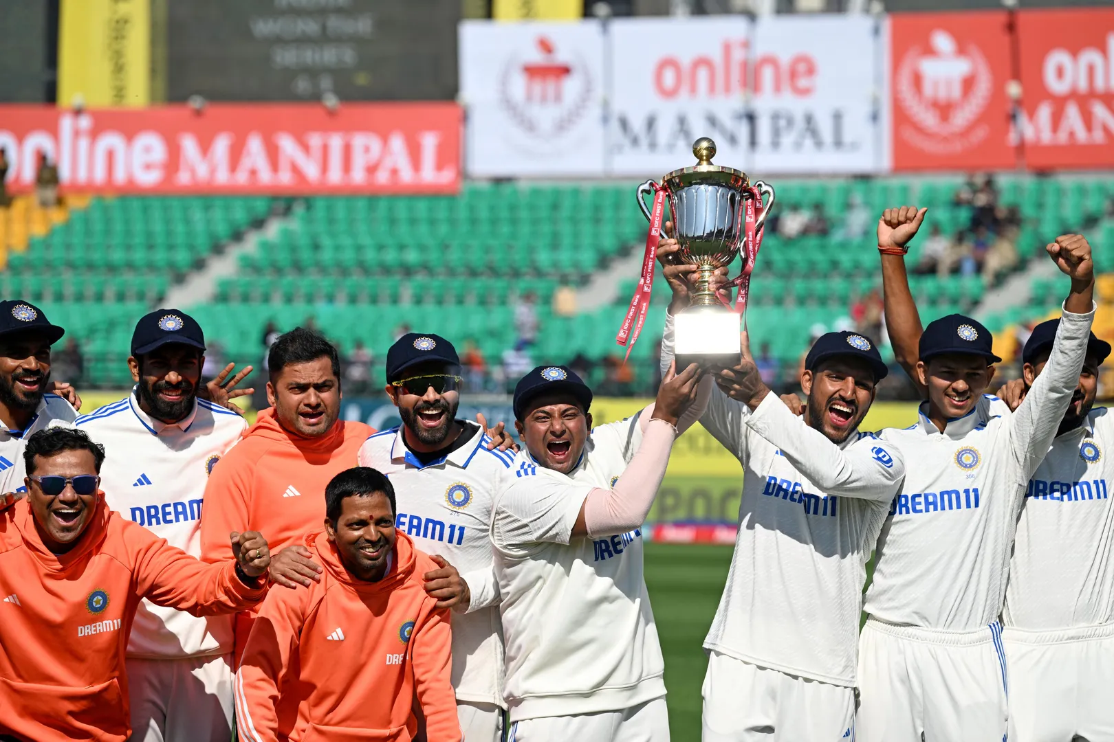 ଟେଷ୍ଟ ଖେଳାଳୀଙ୍କ ଉପରେ ଟଙ୍କା ବର୍ଷା କରିବ ବିସିସିଆଇ । ଜାଣନ୍ତୁ କେଉଁ ମାନଙ୍କୁ ମିଳିବ ଅତିରିକ୍ତ ଟଙ୍କା?