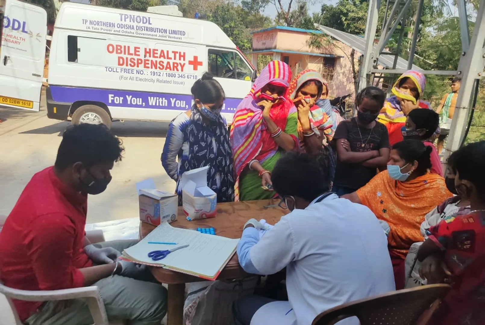 ଗ୍ରାମାଞ୍ଚଳ ପାଇଁ ବରଦାନ ସାଜିଛି ଟିପିଏନଓଡିଏଲ ଭ୍ରାମ୍ୟମାଣ ଆମ୍ବୁଲାନ୍ସ । ଲୋକଙ୍କୁ ମାଗଣାରେ ଯୋଗଉଛି ସ୍ୱାସ୍ଥ୍ୟ ସେବା ଓ ଔଷଧ, ୫ ଜିଲ୍ଲାରେ ୧ଲକ୍ଷ ୪୦ ହଜାର ଲୋକ ଉପକୃତ  ।