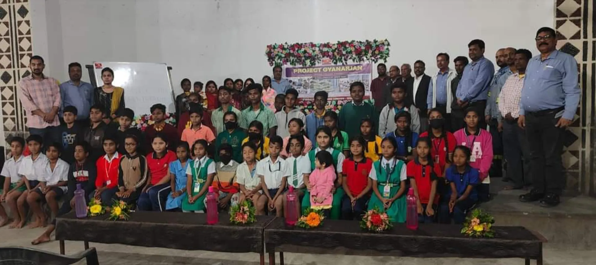 ହିଣ୍ଡାଲକୋର ପ୍ରୋଜେକ୍ଟ ଜ୍ଞାନାର୍ଜନ ପ୍ରବେଶିକା ପରୀକ୍ଷା ନିମନ୍ତେ ଛାତ୍ର ଛାତ୍ରୀଙ୍କୁ ତାଲିମ ଦେଉଛି