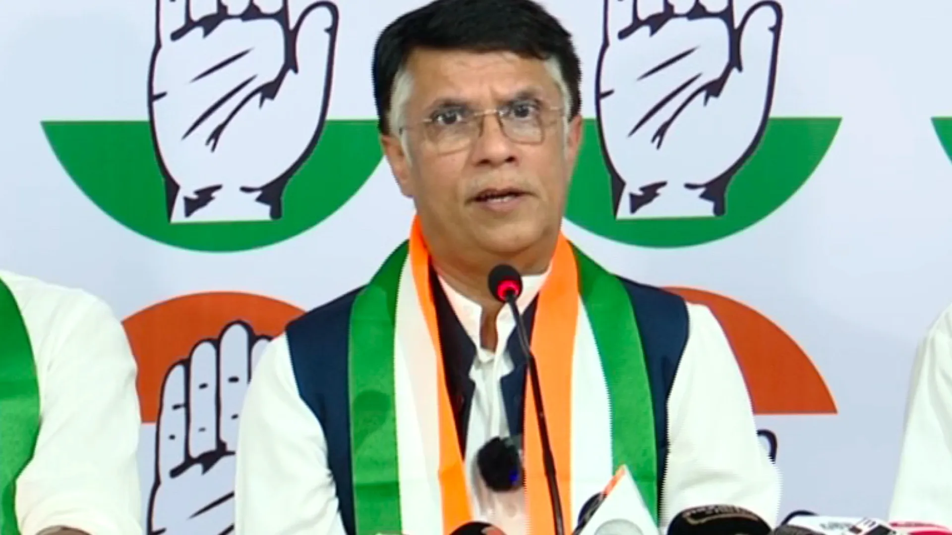 ମୋଦୀ ସରକାରକୁ କଂଗ୍ରେସର ଟାର୍ଗେଟ: କହିଲେ, ୧୦ ବର୍ଷ ହେବ ମୋଦୀ ସମସ୍ତଙ୍କୁ ବୋକା ବନାଇବାକୁ ଚେଷ୍ଟା କରୁଛନ୍ତି