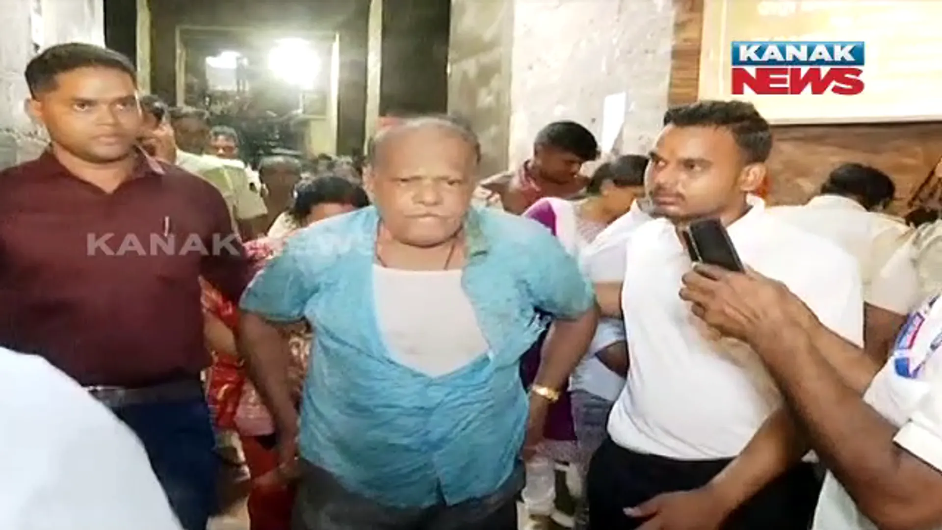 ଶ୍ରୀମନ୍ଦିର ଉତ୍ତର ଦ୍ୱାର ପାଖରେ ଥିବା କୂଅରେ ଗଳିପଡ଼ିଲେ ବୟସ୍କ ଭକ୍ତ । ଏକ ଘଣ୍ଟା କାଳ ରେସ୍କ୍ୟୁ ଅପରେସନ୍ ପରେ ହେଲେ ଉଦ୍ଧାର ।