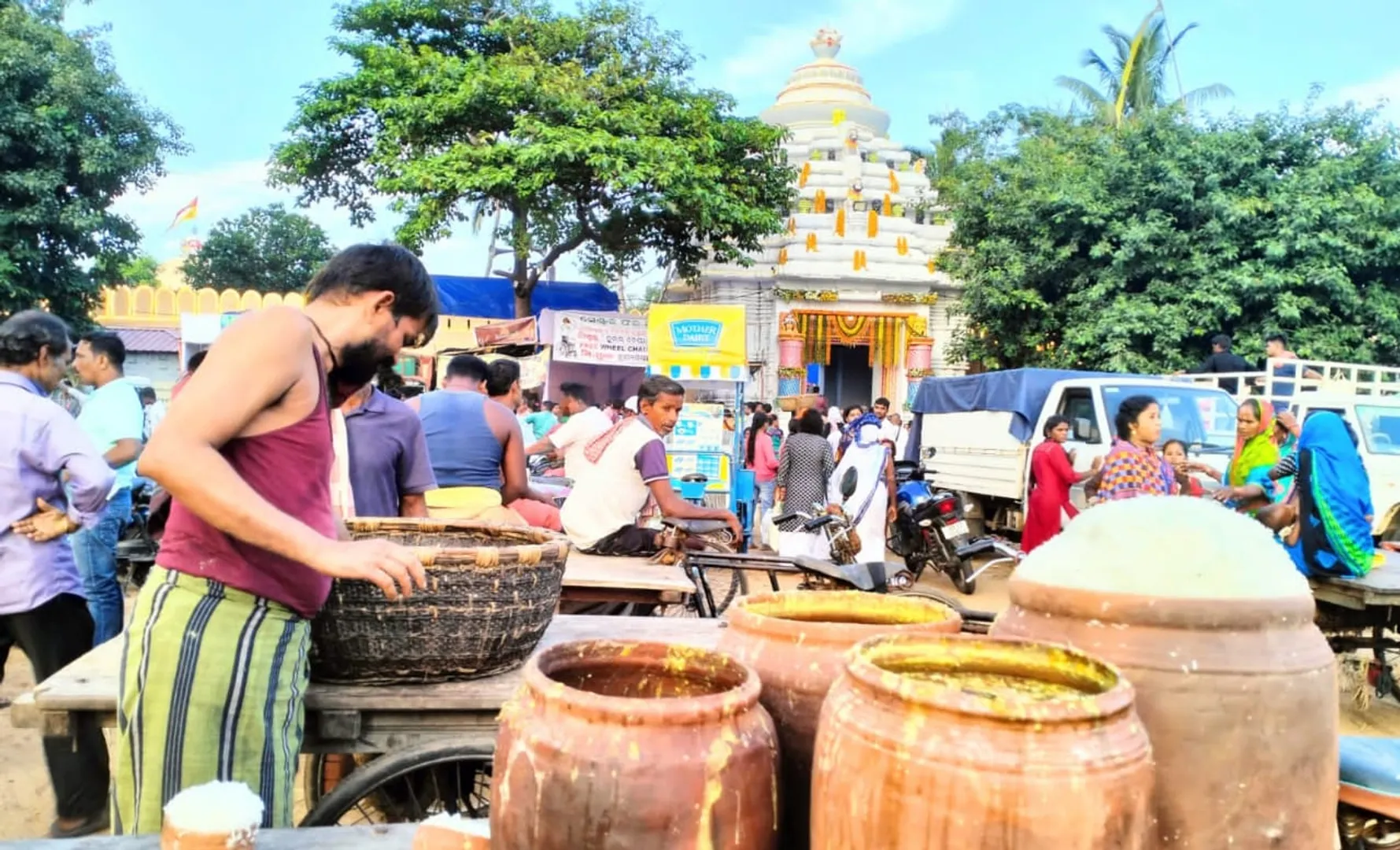 ଗୋଟିପହଣ୍ଡିରେ ଜନ୍ମବେଦୀକୁ ଗଲେ ତିନି ଠାକୁର ; ଜନ୍ମବେଦୀରେ ଦର୍ଶନ ଦେଉଛନ୍ତି ଚତୁର୍ଦ୍ଧାମୂର୍ତ୍ତି , ଆଜିଠୁ ମିଳିବ ଆଡପ ଅବଢା ।