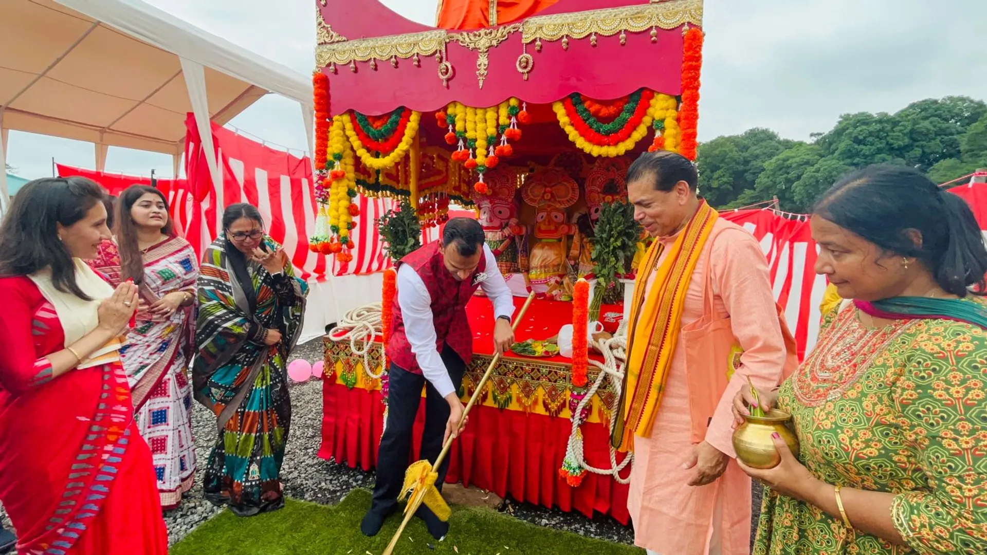 କେବଳ ଭାରତରେ ନୁହେଁ ଭାରତ ବାହାରେ ବଢୁଛି ଭାରତୀୟ ସଂସ୍କୃତିର ଆଦର । ସୁଦୂର ଜାପାନରେ ପାଳିତ ହେଲୋ ରଥଯାତ୍ରା ଓ ରାମ ମନ୍ଦିର ବାର୍ଷିକ ପ୍ରତିଷ୍ଠା ଉତ୍ସବ 