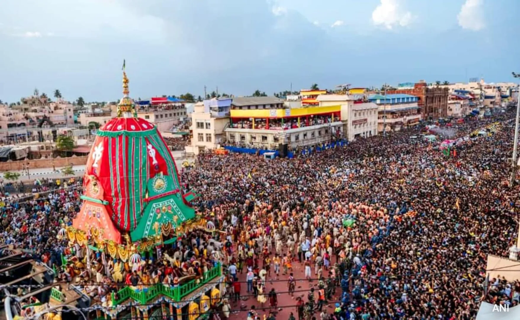ଗଡିଲା ବଡଠାକୁର ବଳଭଦ୍ରଙ୍କ ତାଳଧ୍ୱଜ ରଥ, ପଛେ ପଛେ ଆସୁଛନ୍ତି ମା’ ସୁଭଦ୍ରାଙ୍କ ଦର୍ପଦଳନ ଓ କାଳିଆଠାକୁରଙ୍କ ନନ୍ଦିଘୋଷ ...