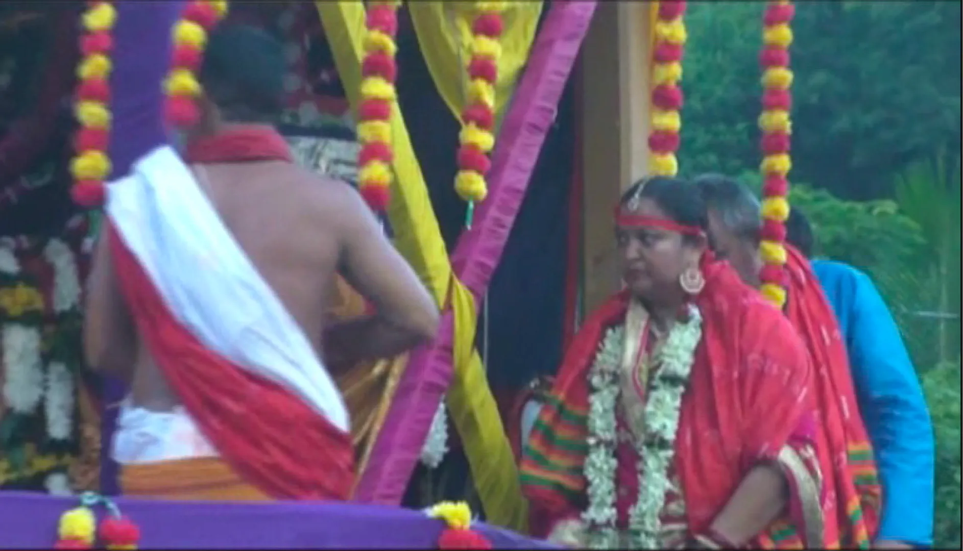 ନିଆରା ପରମ୍ପରାରେ ଧରାକୋଟ ରଥଯାତ୍ରା, ଛେରା ପହଁରା ଦେଲେ ରାଜଜେମା