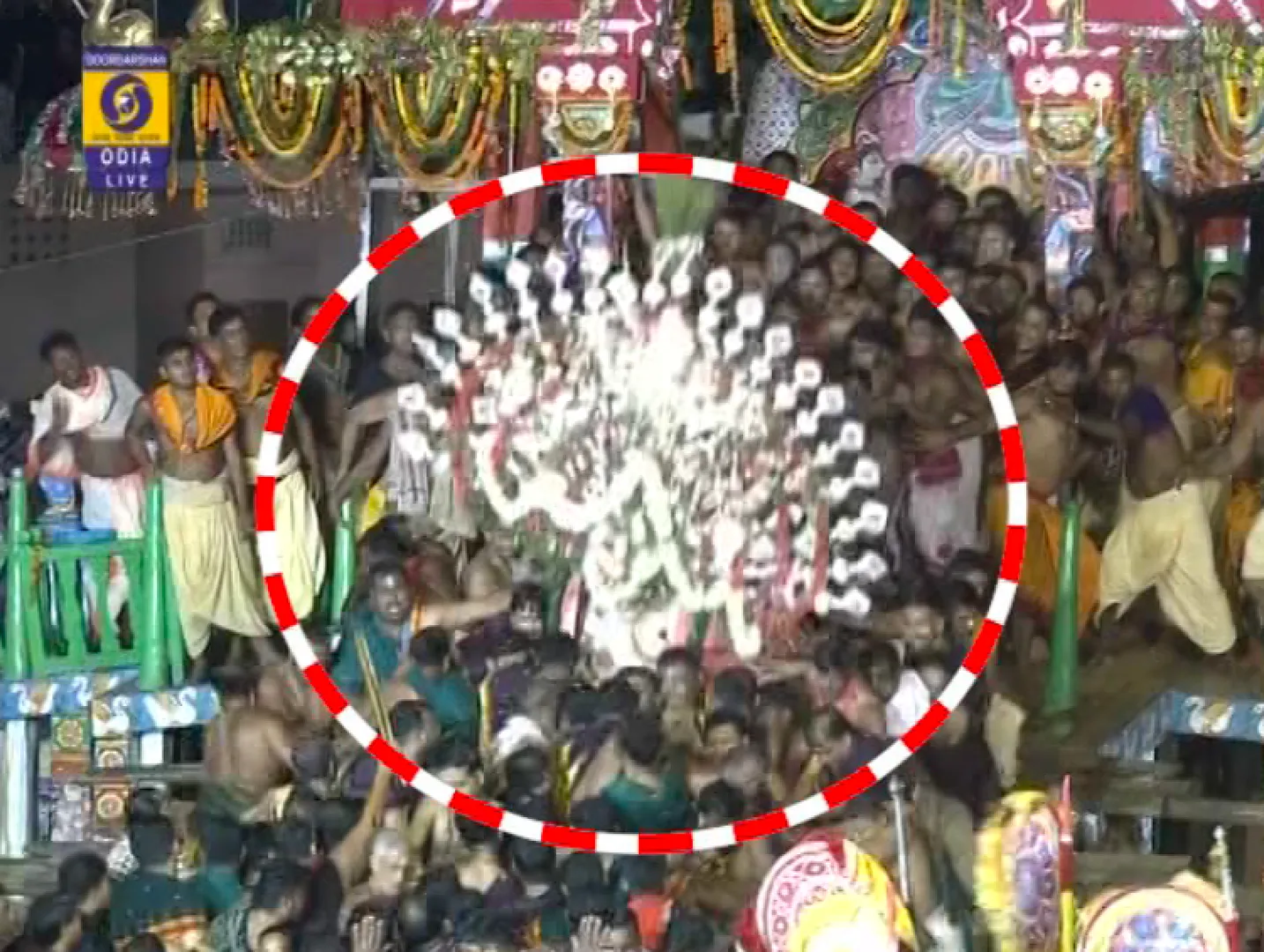 ପହଣ୍ଡି ବେଳେ ଅଘଟଣକୁ ନେଇ ତେଜୁଛି ବିବାଦ । ପୁରୀ ଶ୍ରୀମନ୍ଦିର ମୁଖ୍ୟ ପ୍ରଶାସକଙ୍କ ନାମରେ ଏତଲା ଦେଲା ଓକିଲ ସଂଘ