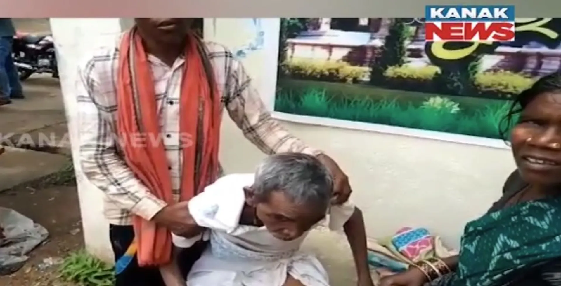 ଭତ୍ତା ଆଣିବାକୁ ଯାଇ ବେହୋସ୍ ହୋଇଗଲେ ବୃଦ୍ଧ ; ବୟସ୍କଙ୍କ ପାଇଁ ବ୍ୟାଙ୍କ ସେବା ଉପରେ ପ୍ରଶ୍ନ