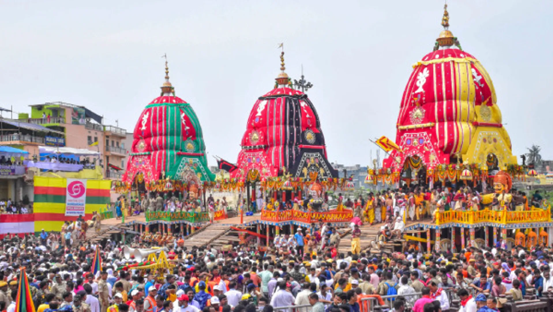 ରାଜ୍ୟର ବିଭିନ୍ନ କୋଣଅନୁକୋଣରେ ପାଳିତ ହେଉଛି ରଥଯାତ୍ରା । ମହାନପର୍ବରେ ସାମିଲ ହୋଇଛନ୍ତି ଦେଶ ଏବଂ ଦେଶ ବାହାରର ଶ୍ରଦ୍ଧାଳୁ