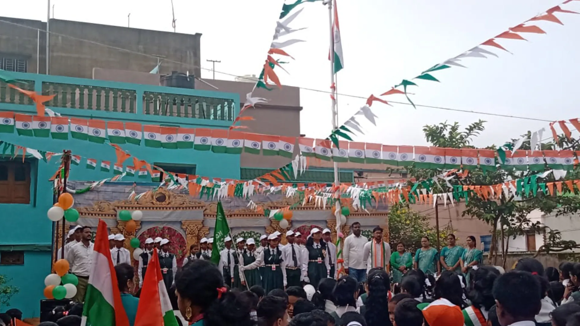 କୋରାପୁଟ ସେଣ୍ଟସ ସ୍କୁଲରେ ପାଳିତ ହୋଇଯାଇଛି ୭୮ତମ ସ୍ବାଧିନତା ଦିବସ । ଏହି ଅବସରରେ କୃତି ଛାତ୍ରଛାତ୍ରୀଙ୍କୁ କରାଯାଇଥିଲା ପୁରସ୍କୃତ
