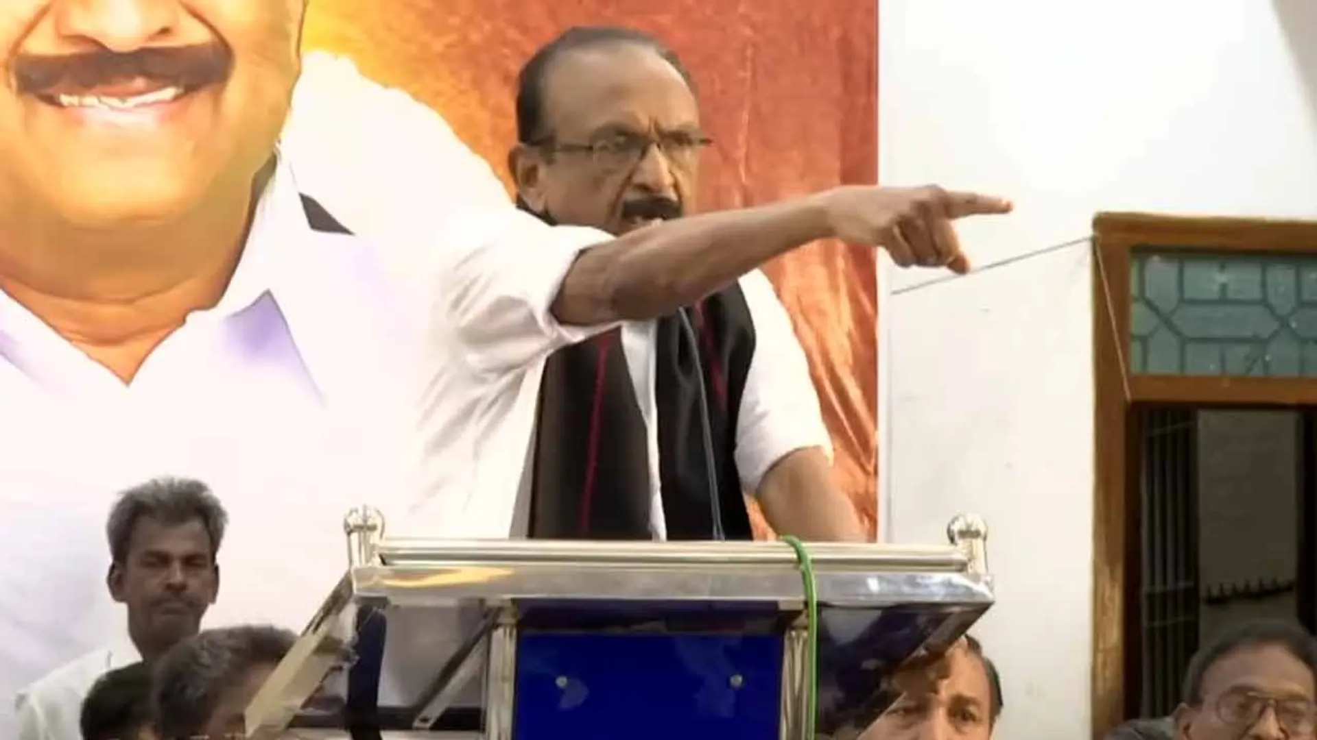 vaiko-mdmk-hand