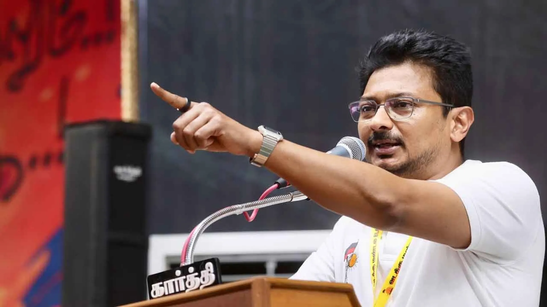 udhay-mic-dmk-hand