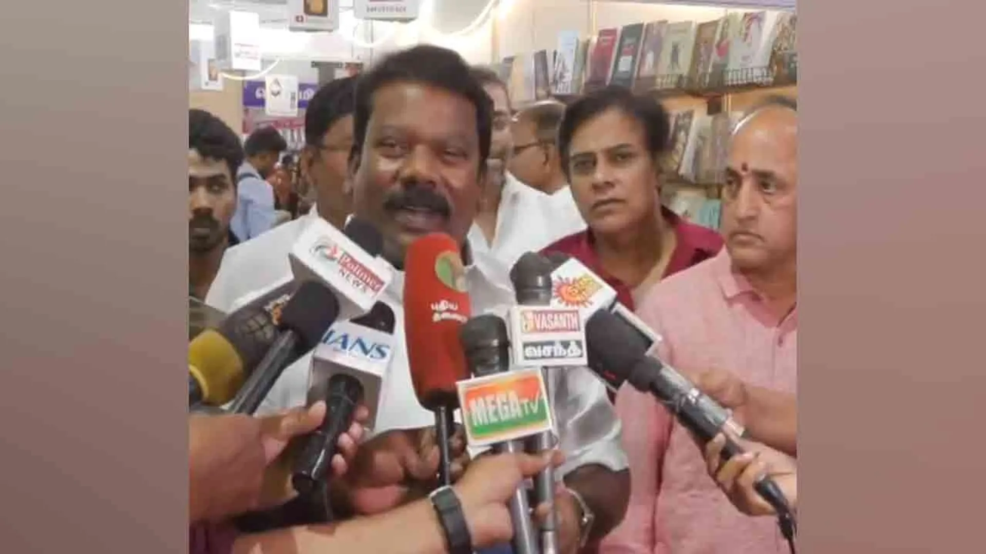 selvaperunthagi-pm-bookfair-background