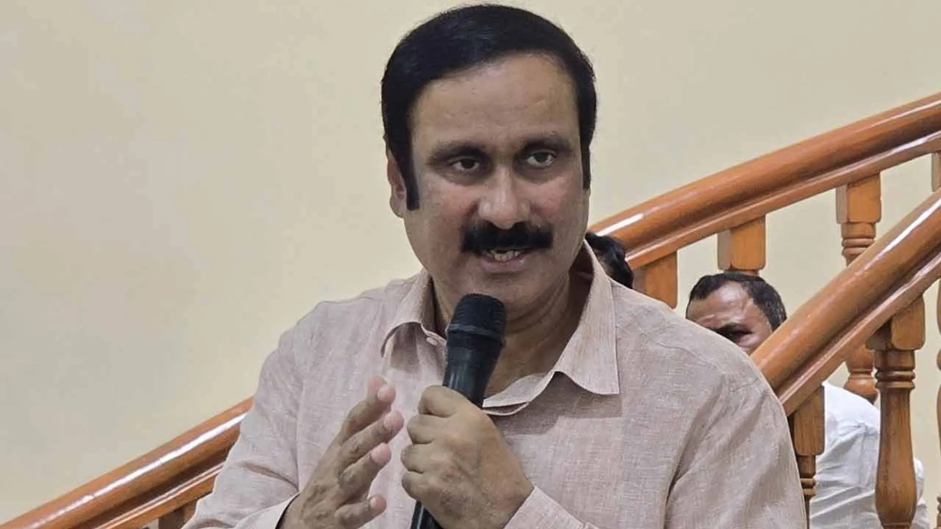 anbumani-mic
