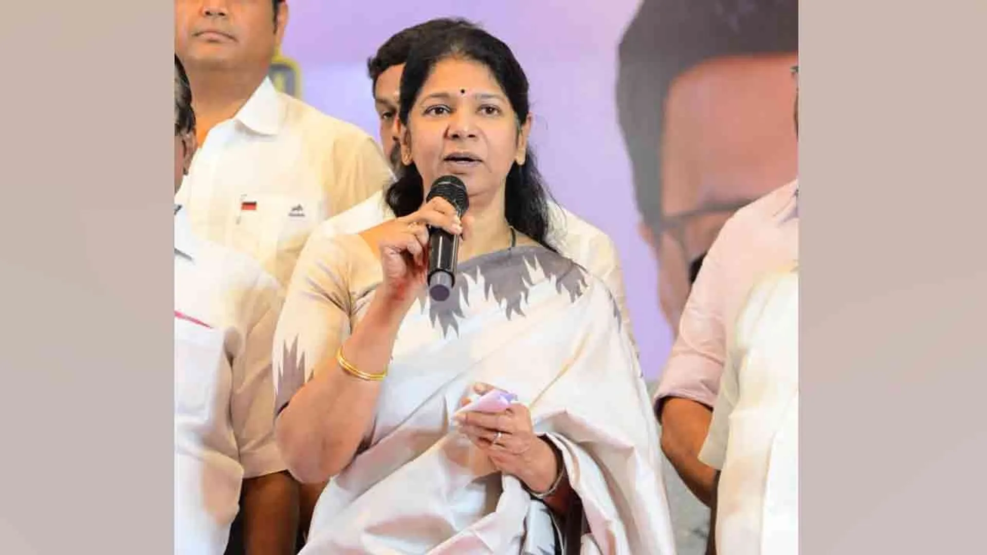 kanimozhi-mp-mic