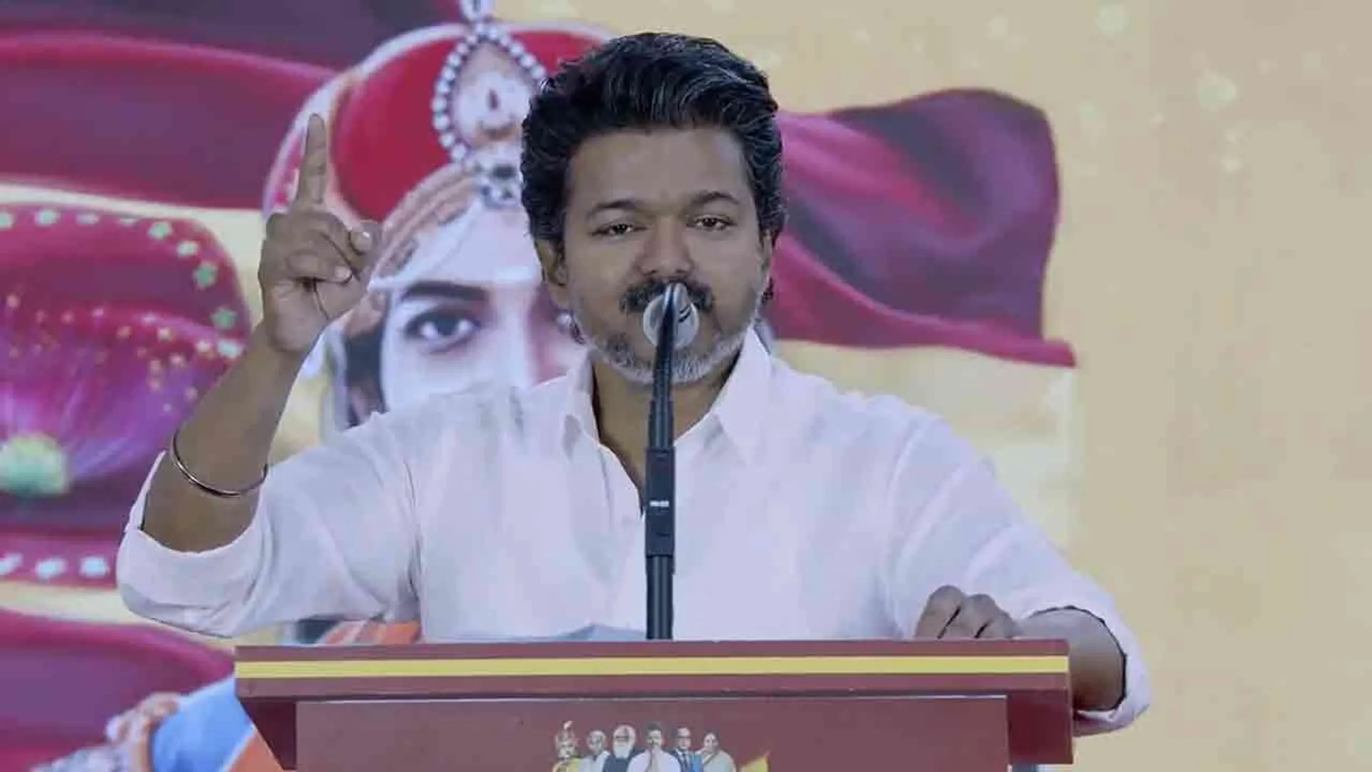 tvk-vijay-one-hand-1