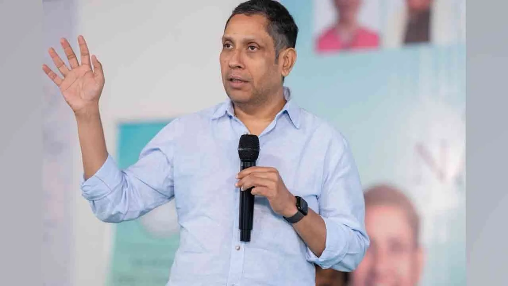 praveen-chakravarthy-mic