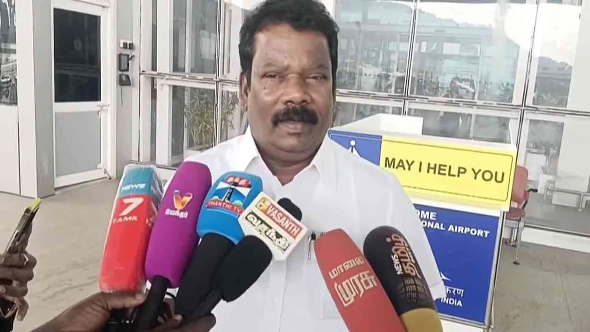 selvaperunthagi-pm-airport