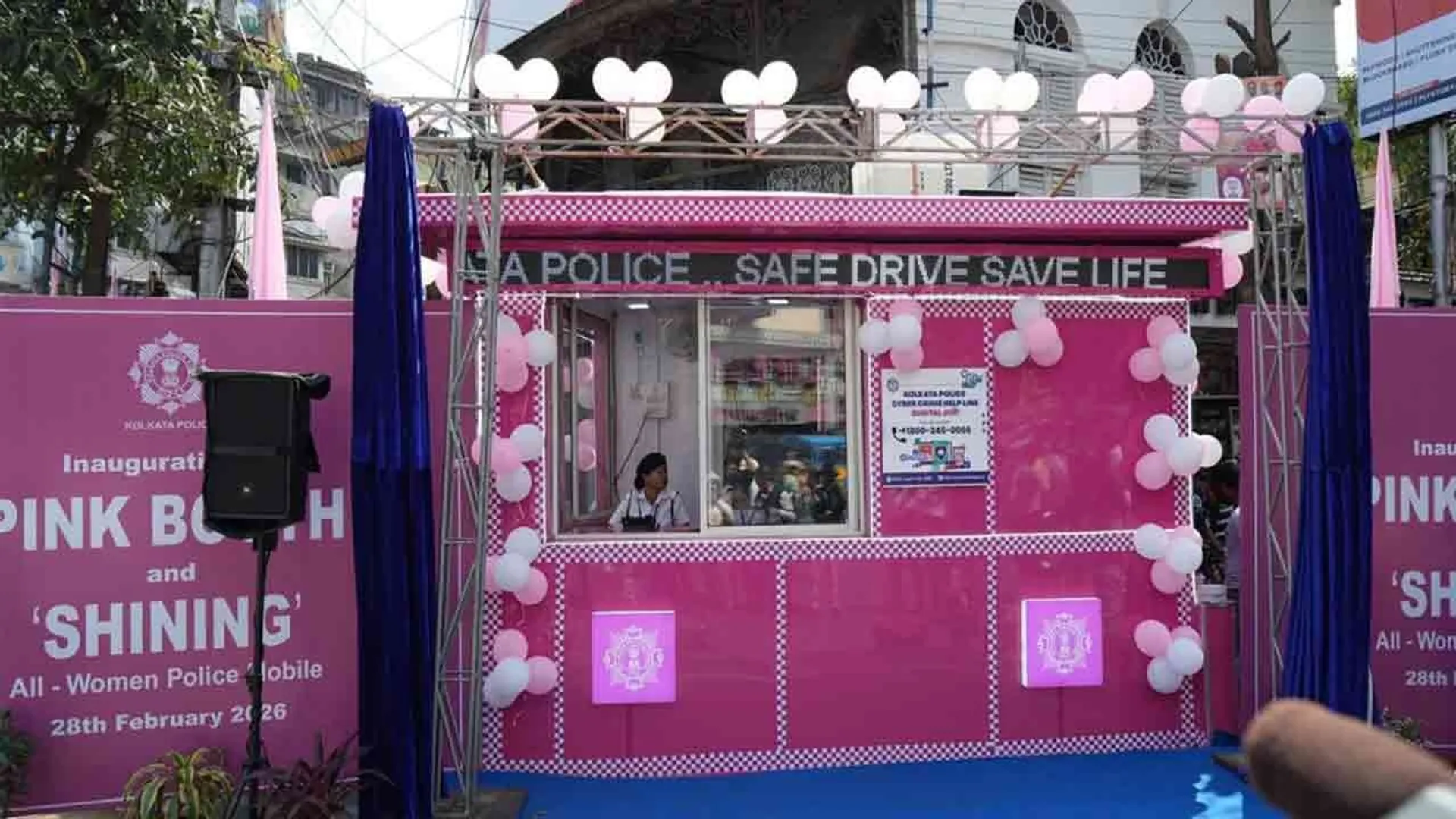wb-pink-booth